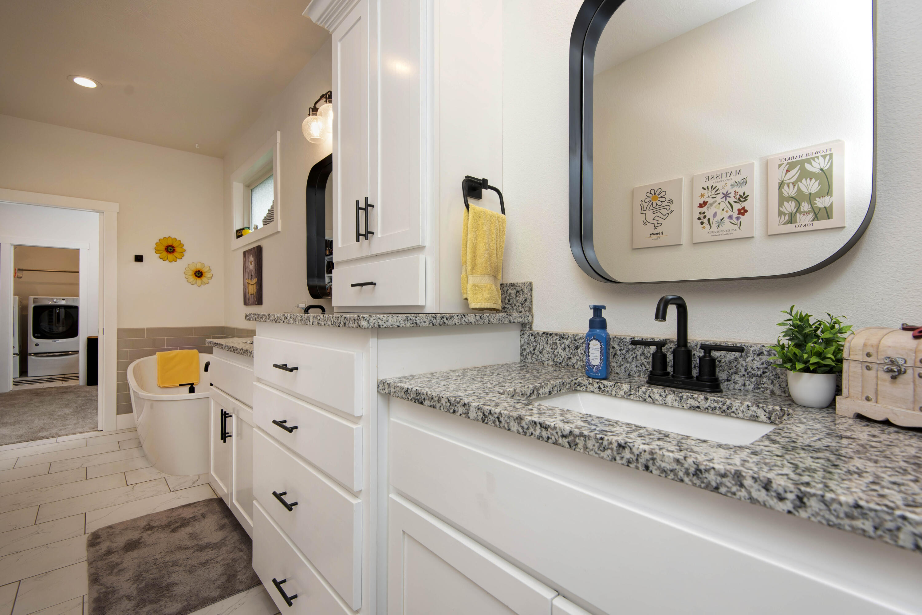6099 South Hampton Avenue Property Photo 18