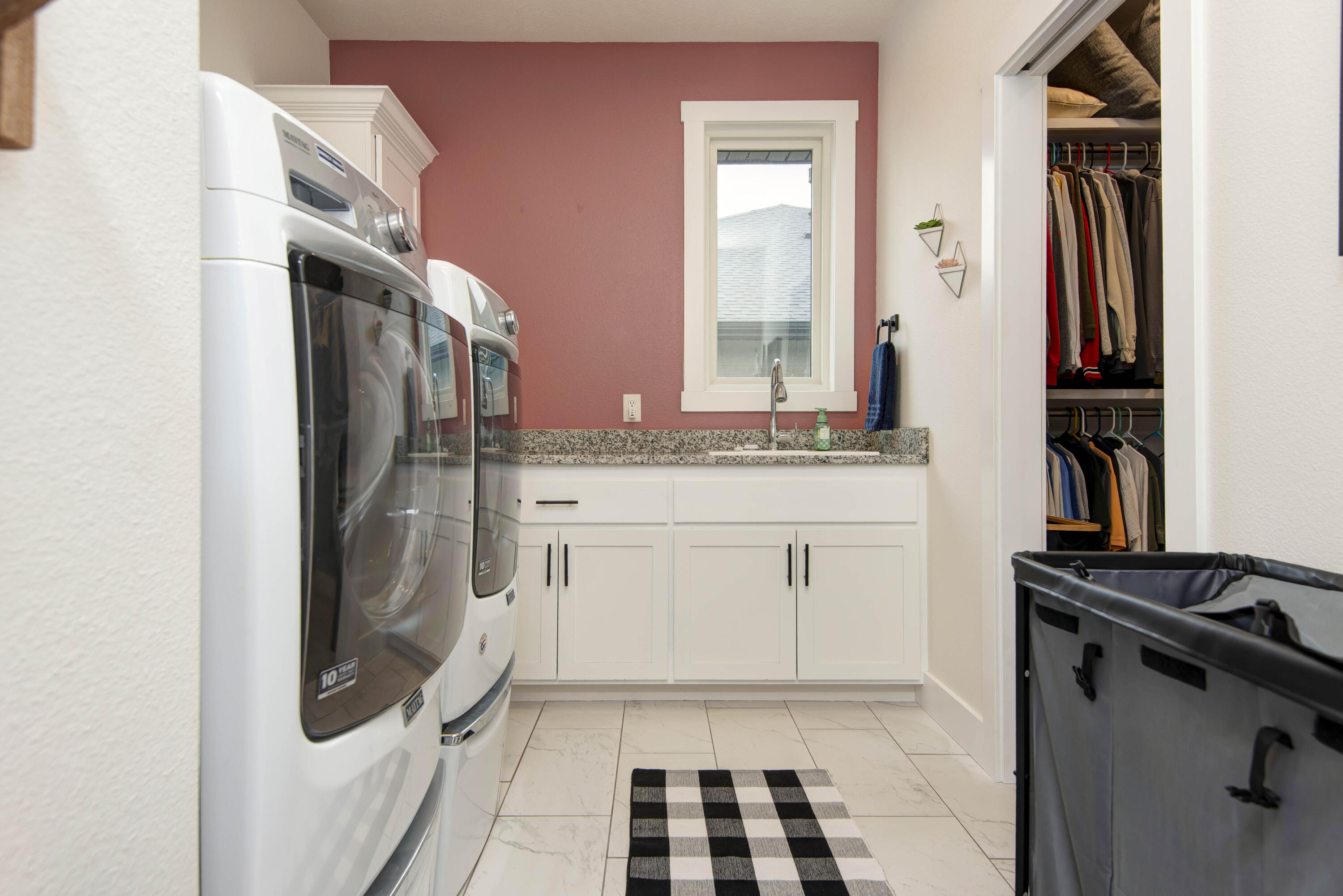 6099 South Hampton Avenue Property Photo 23