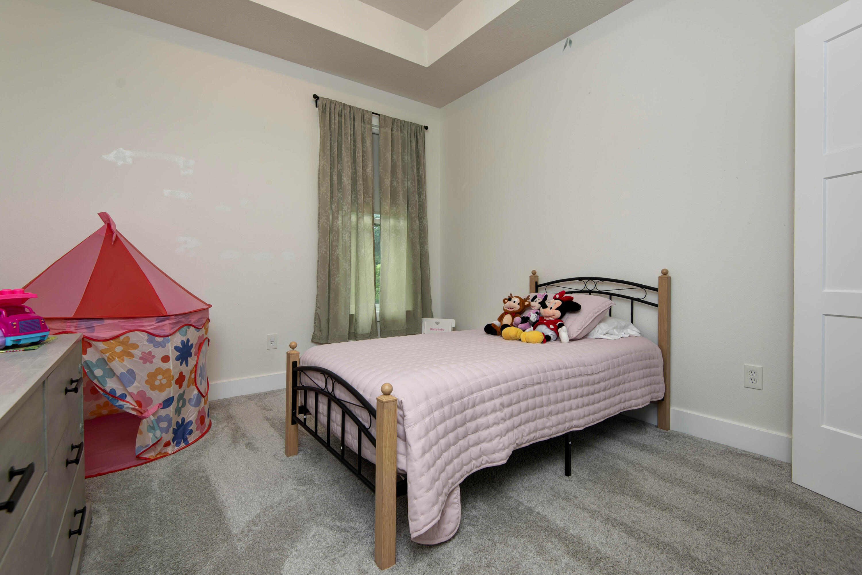 6099 South Hampton Avenue Property Photo 24