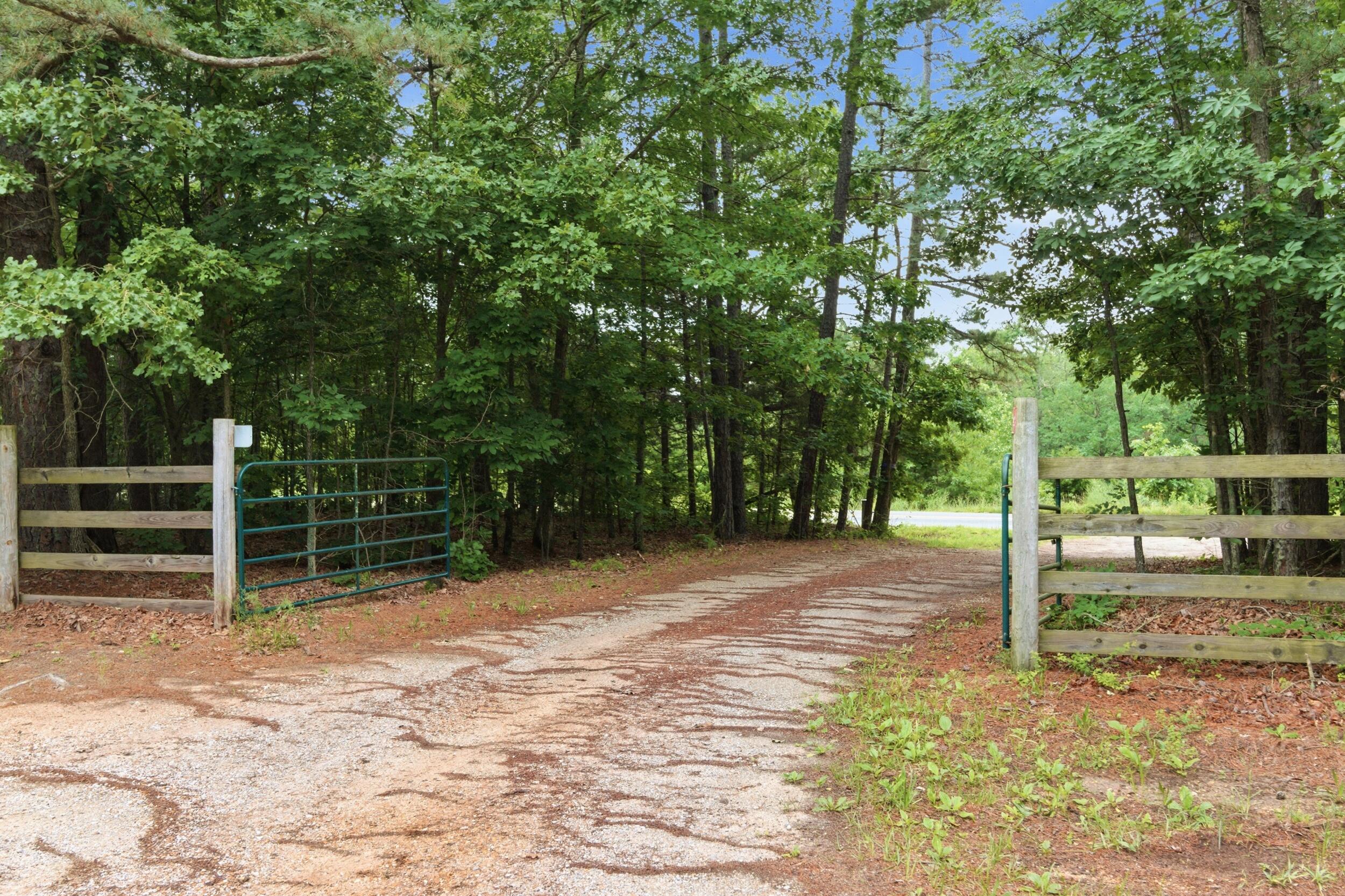 9723 Highway E Property Photo 3