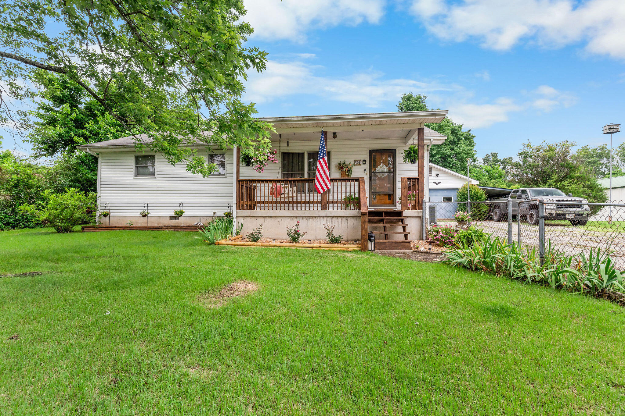 206 Meadow Lane Drive Property Photo 3