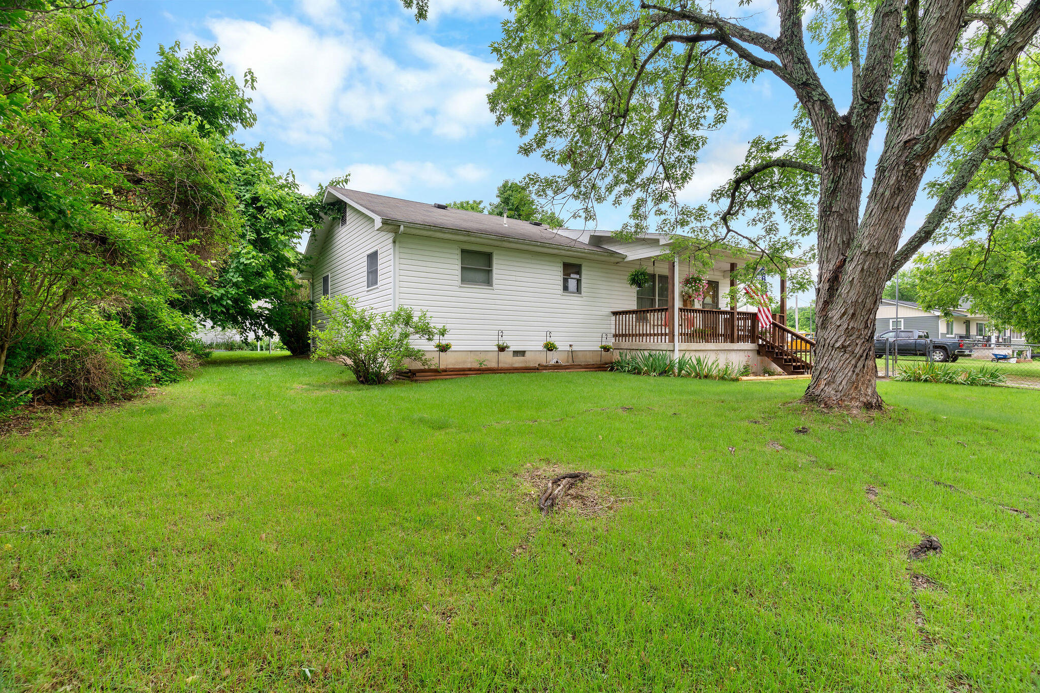206 Meadow Lane Drive Property Photo 7