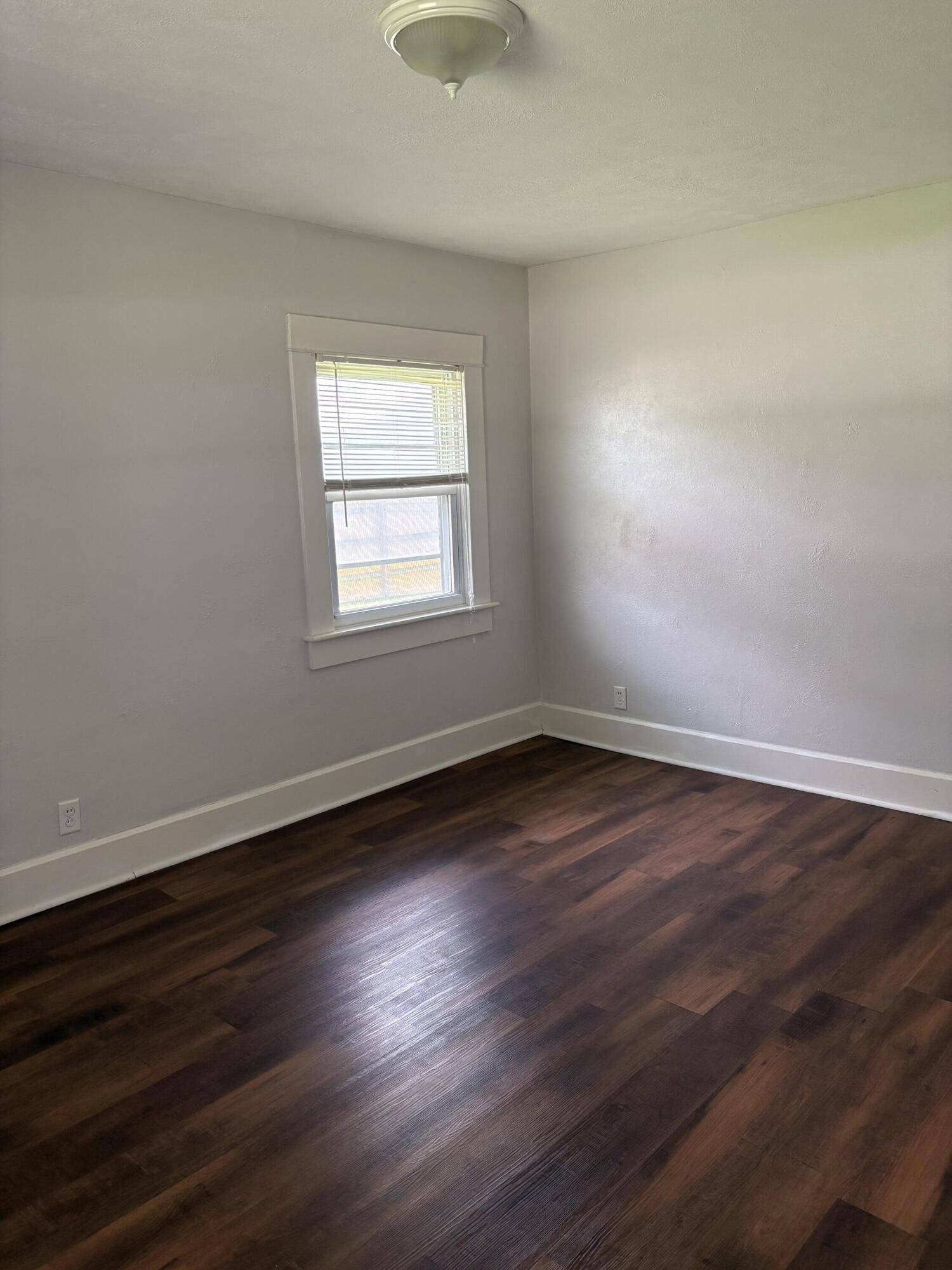 417 South Lincoln Avenue Property Photo 7