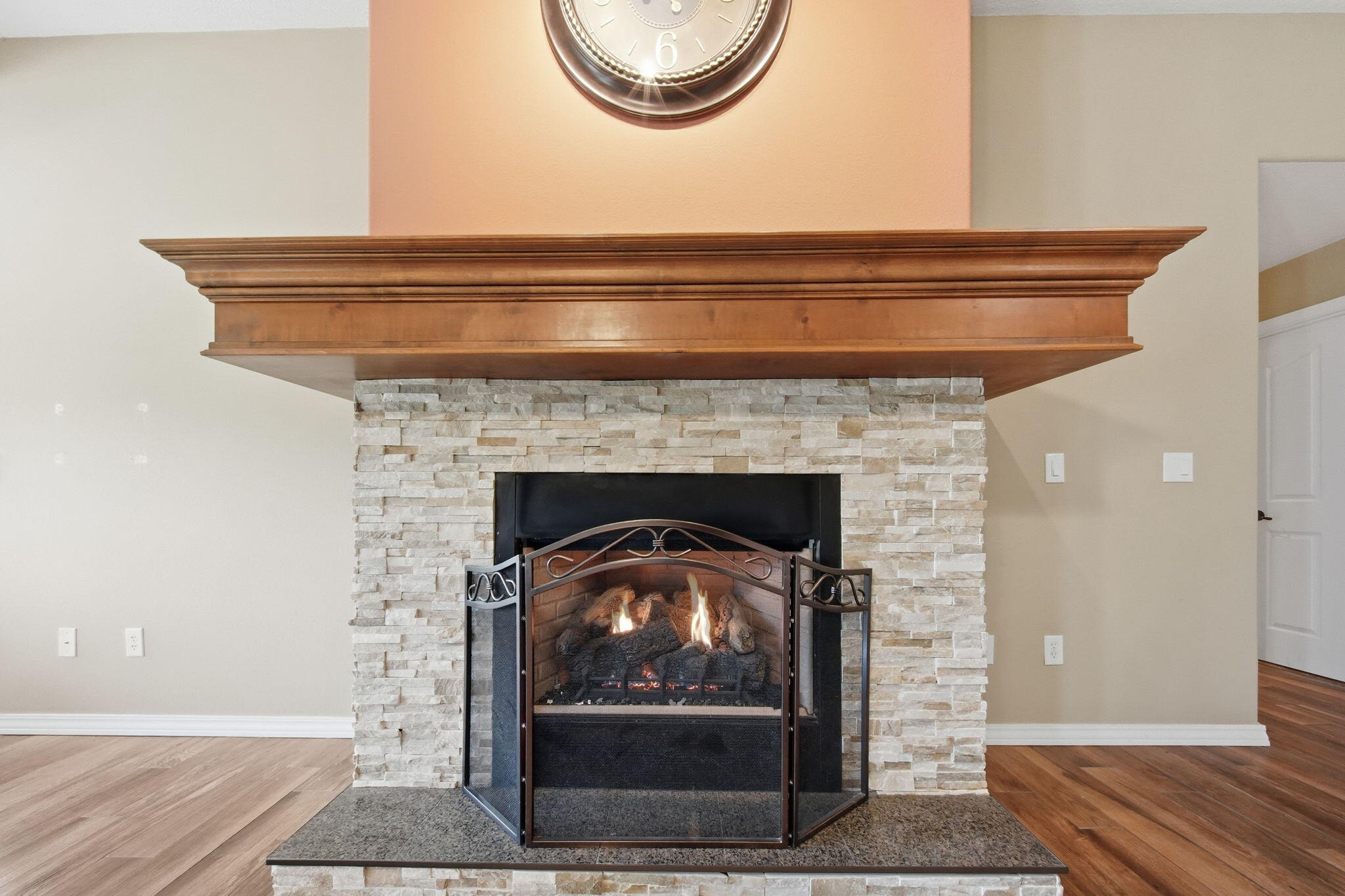 67 Starrville Place Property Photo 7