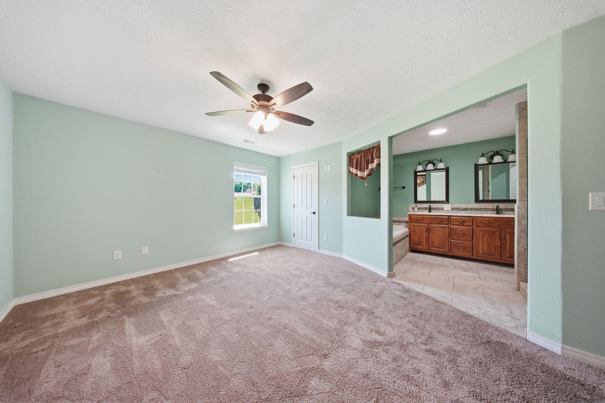 67 Starrville Place Property Photo 17
