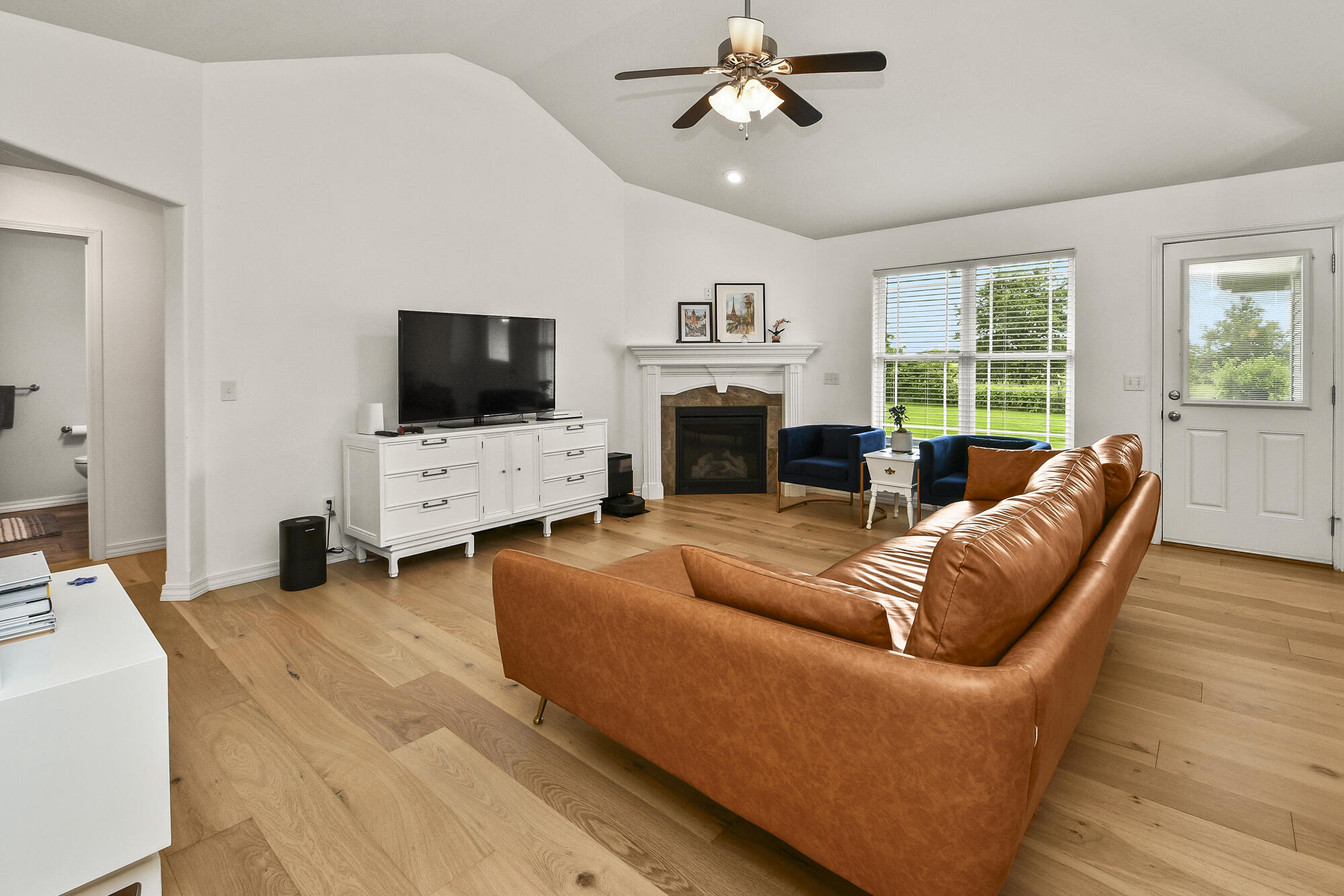 858 Capitol Hill Drive Property Photo 6