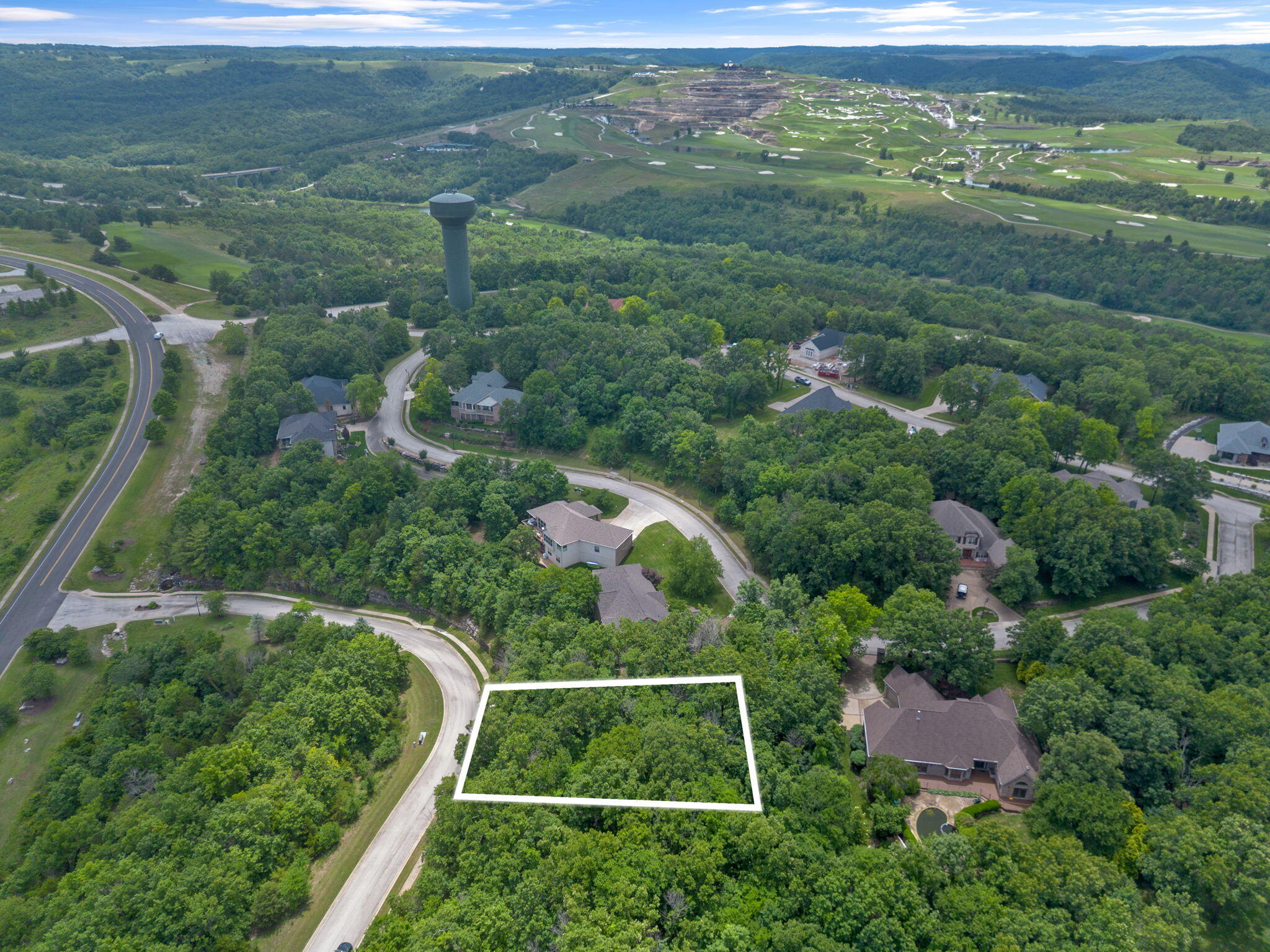137 Forest Oak Drive Property Photo 4