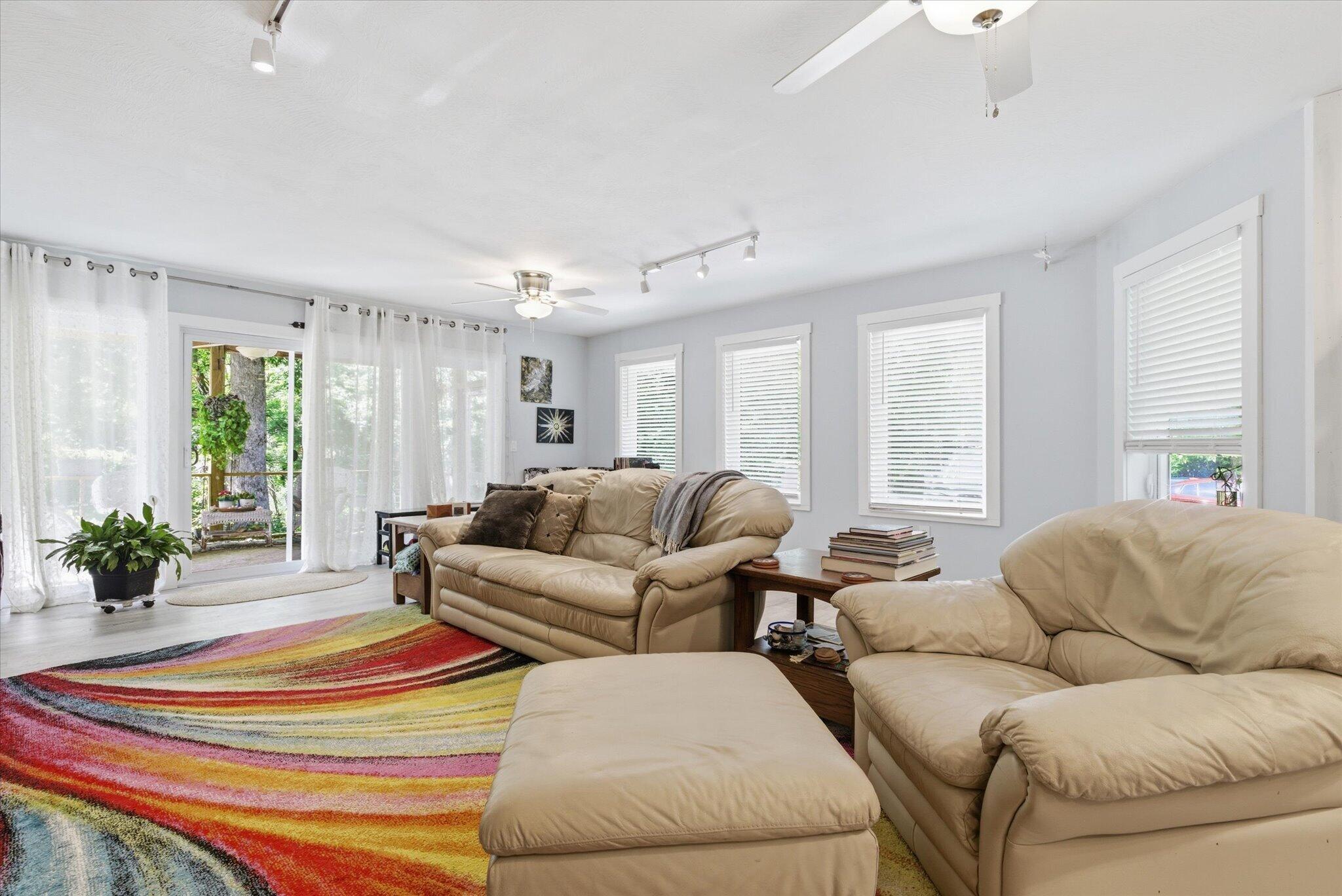 552 Mark Trail Property Photo 4
