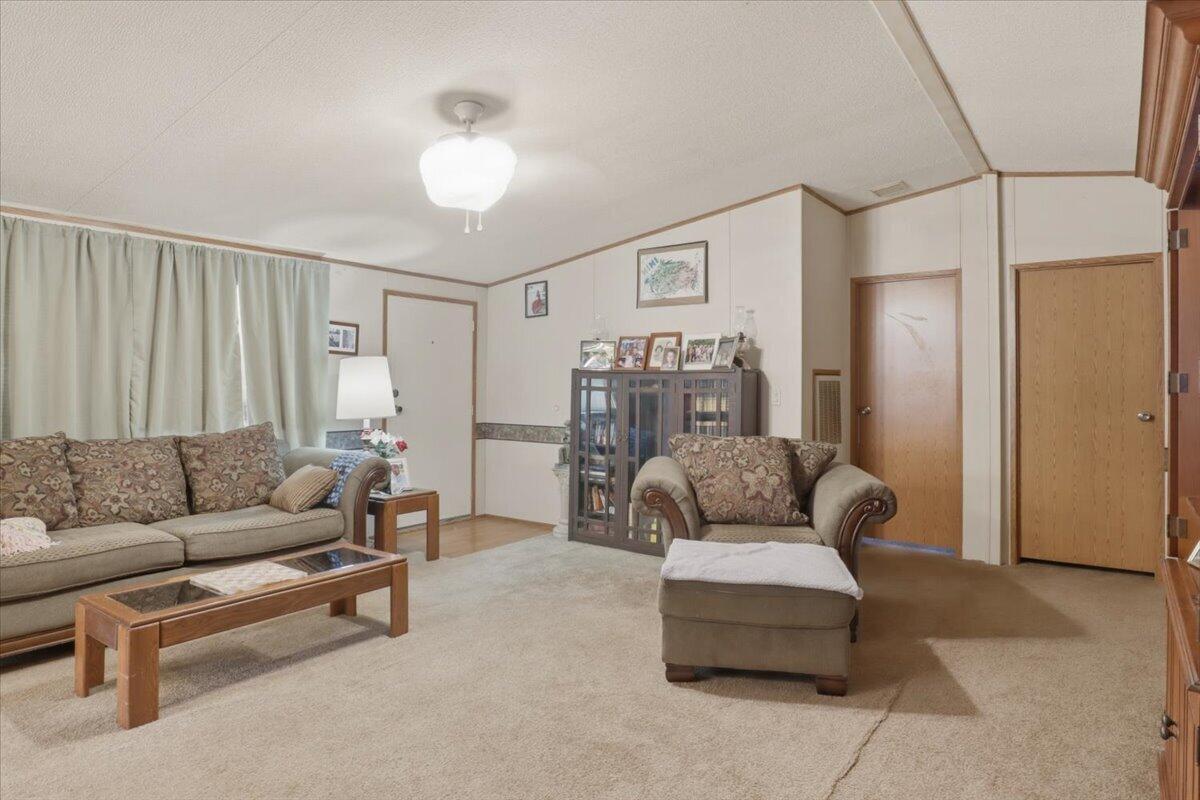 18233 County Road 361 Property Photo 4