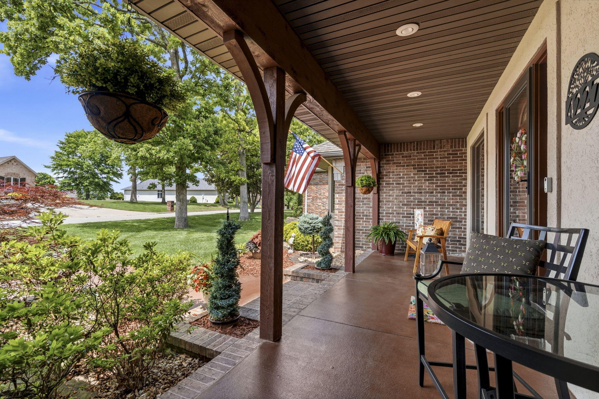 4227 Greenbriar Drive Property Photo 3