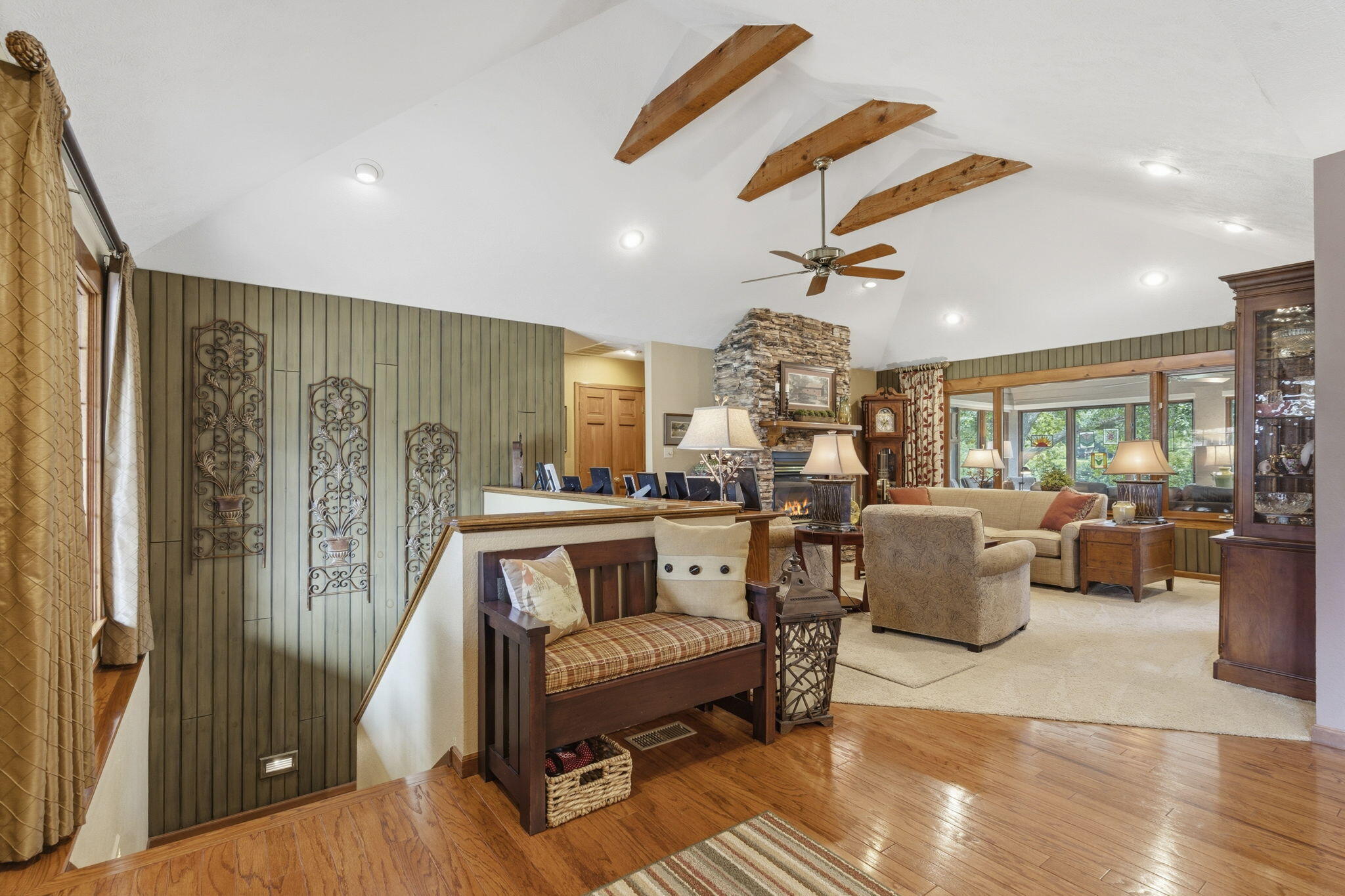 4227 Greenbriar Drive Property Photo 4