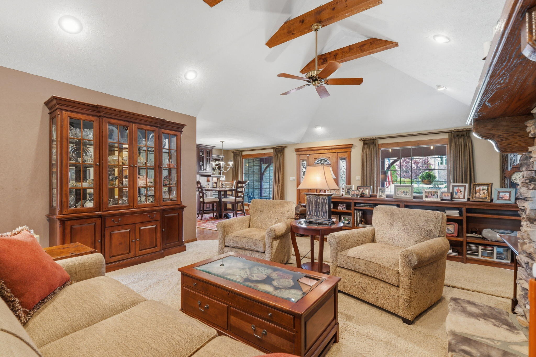 4227 Greenbriar Drive Property Photo 6