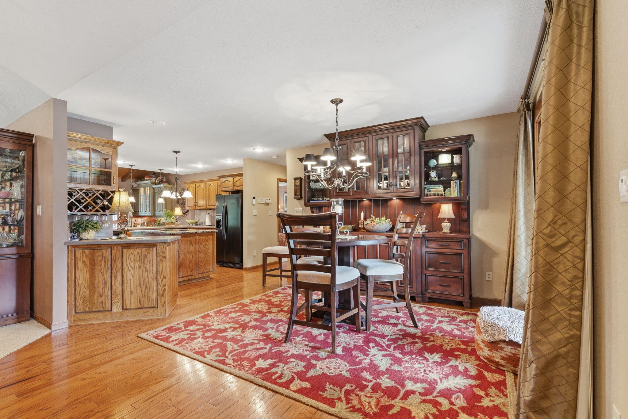 4227 Greenbriar Drive Property Photo 8