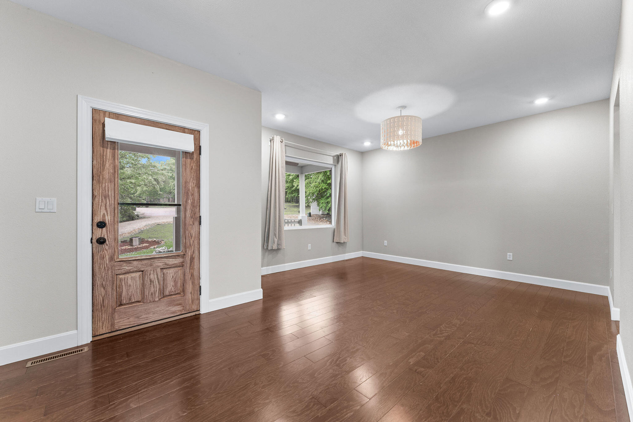 564 Arizona Drive Property Photo 3