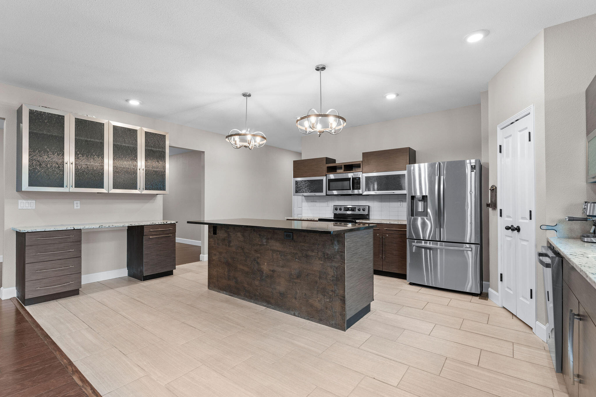 564 Arizona Drive Property Photo 8