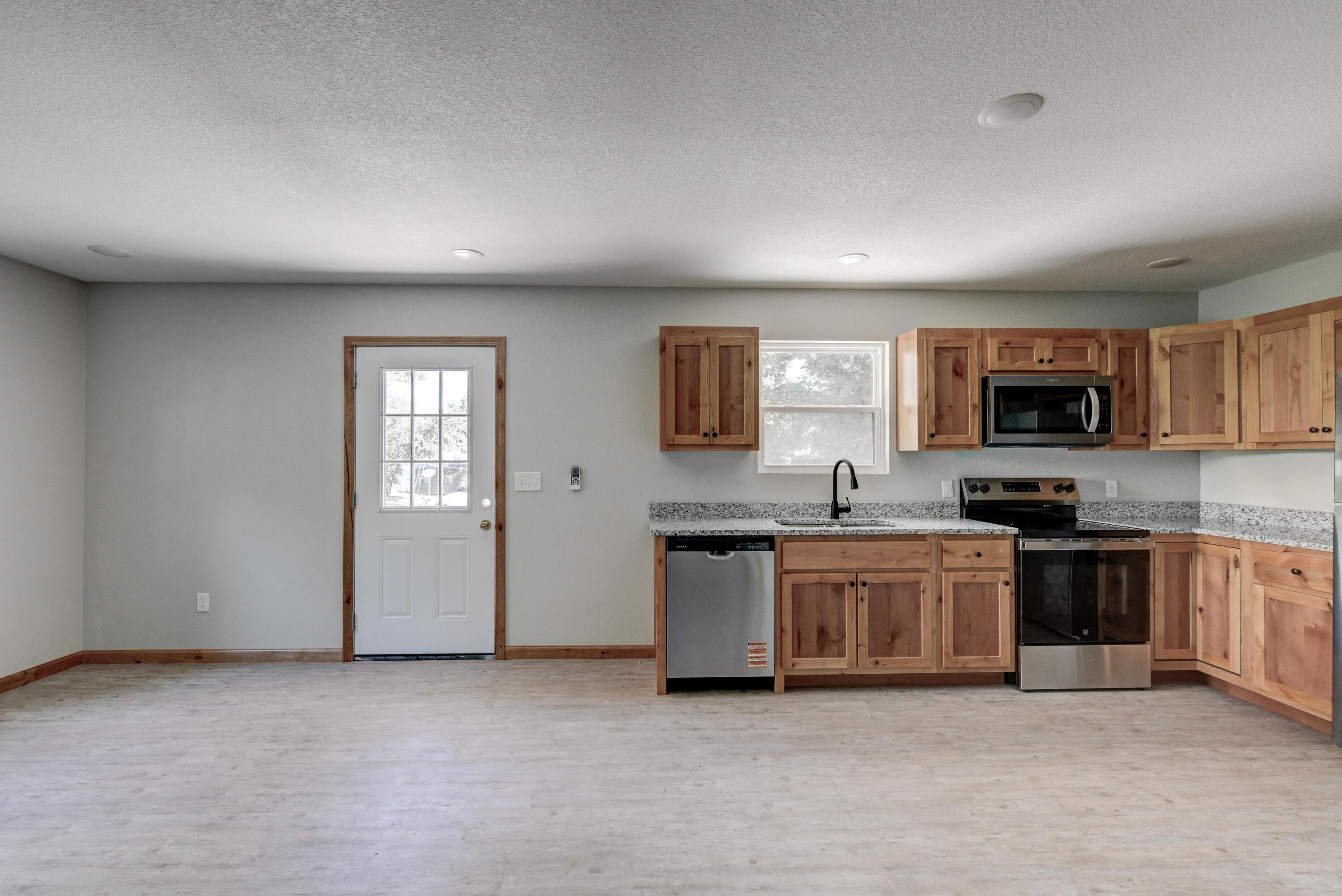 717 Benham Avenue Property Photo 4