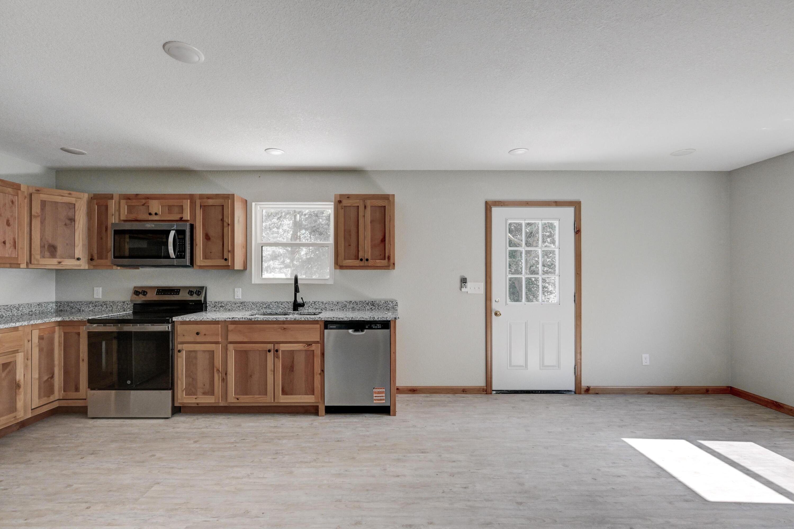 717 Benham Avenue Property Photo 23