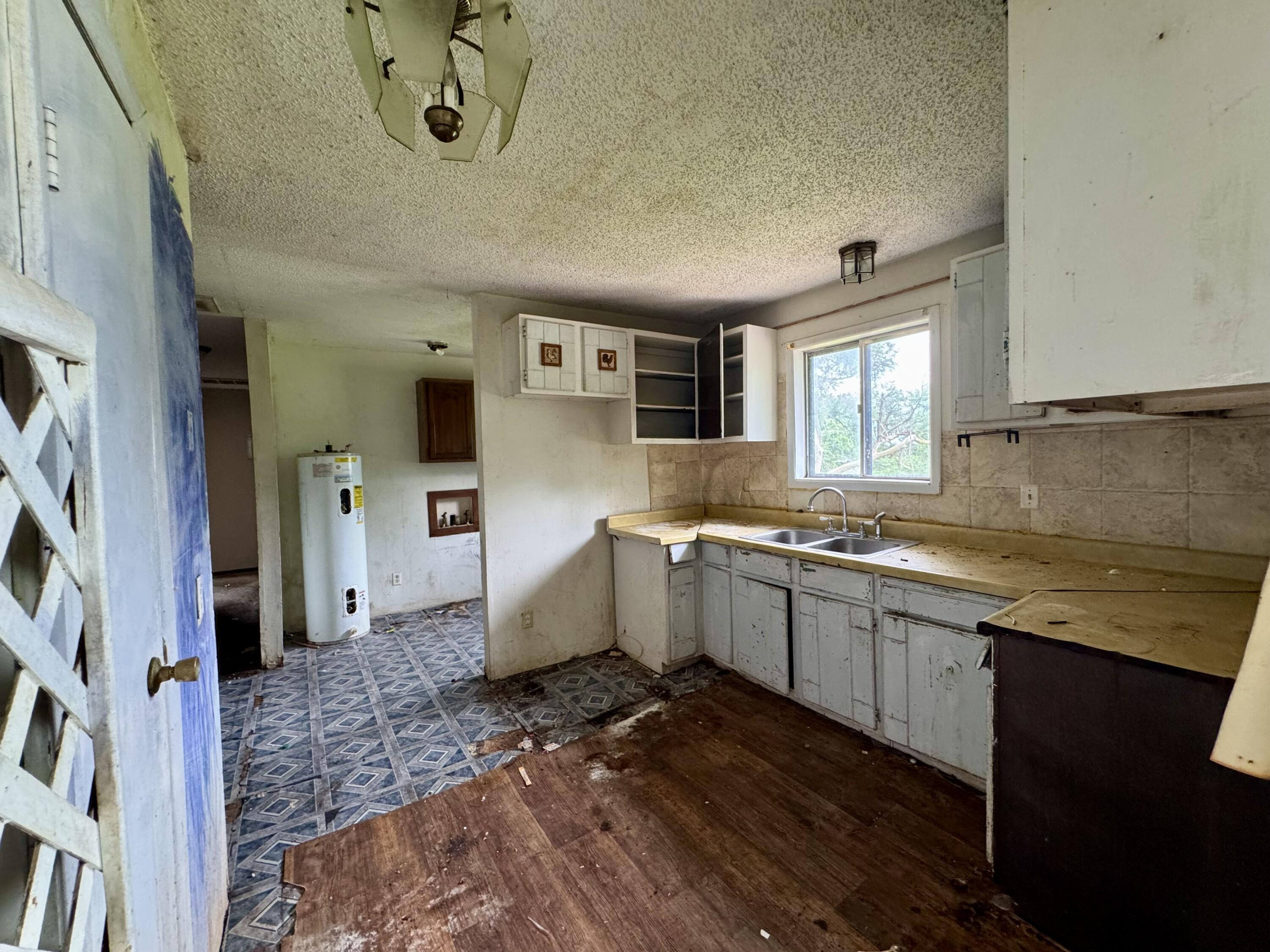 213 East Elm Street Property Photo 4