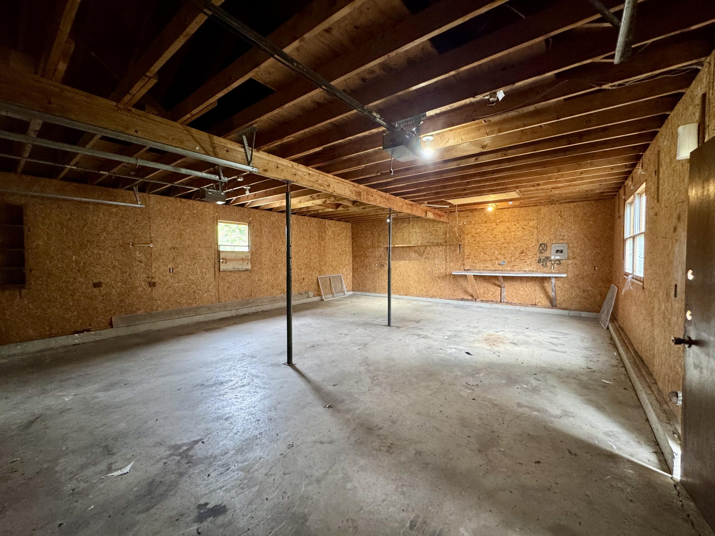 213 East Elm Street Property Photo 14