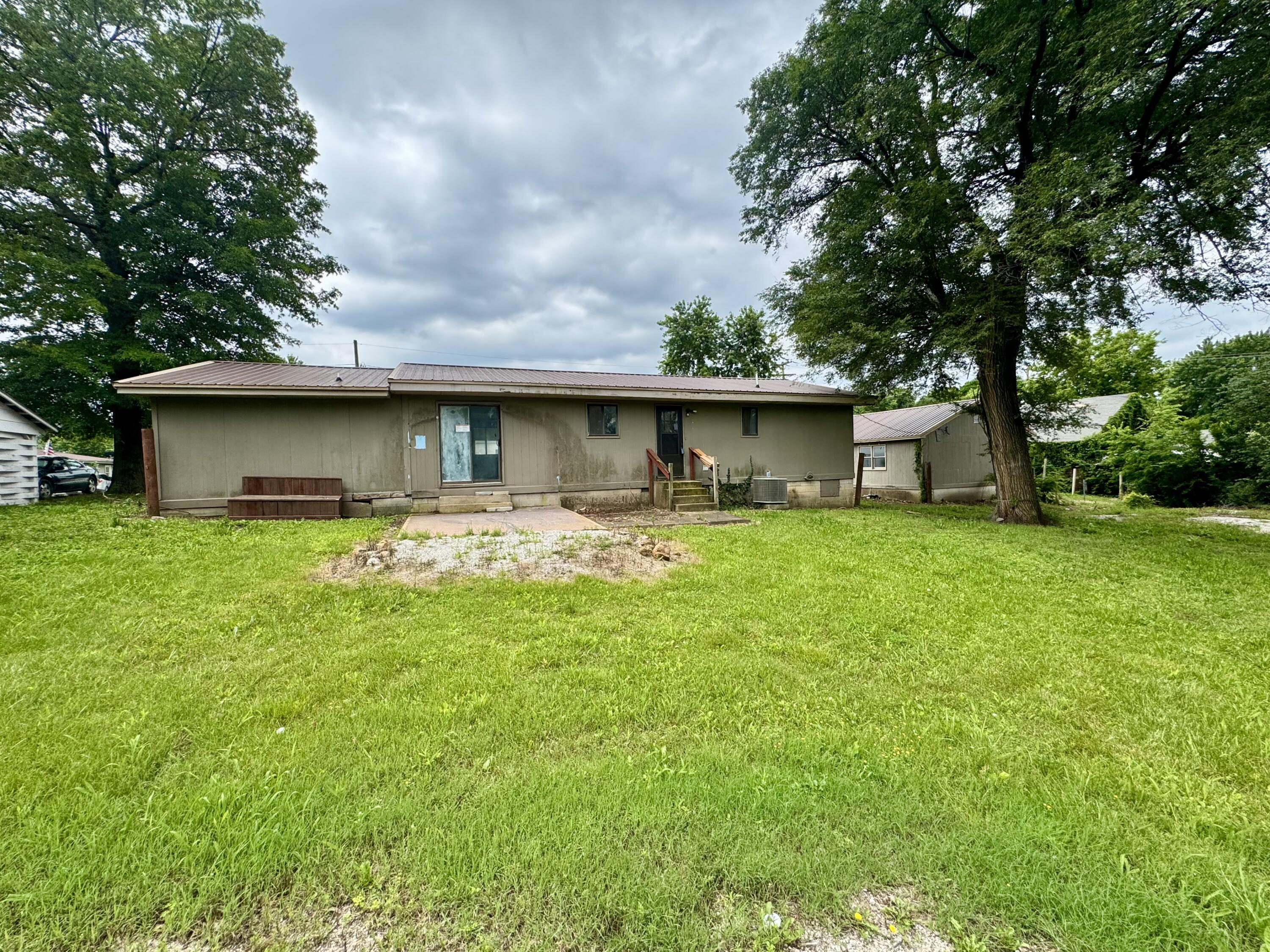 213 East Elm Street Property Photo 15