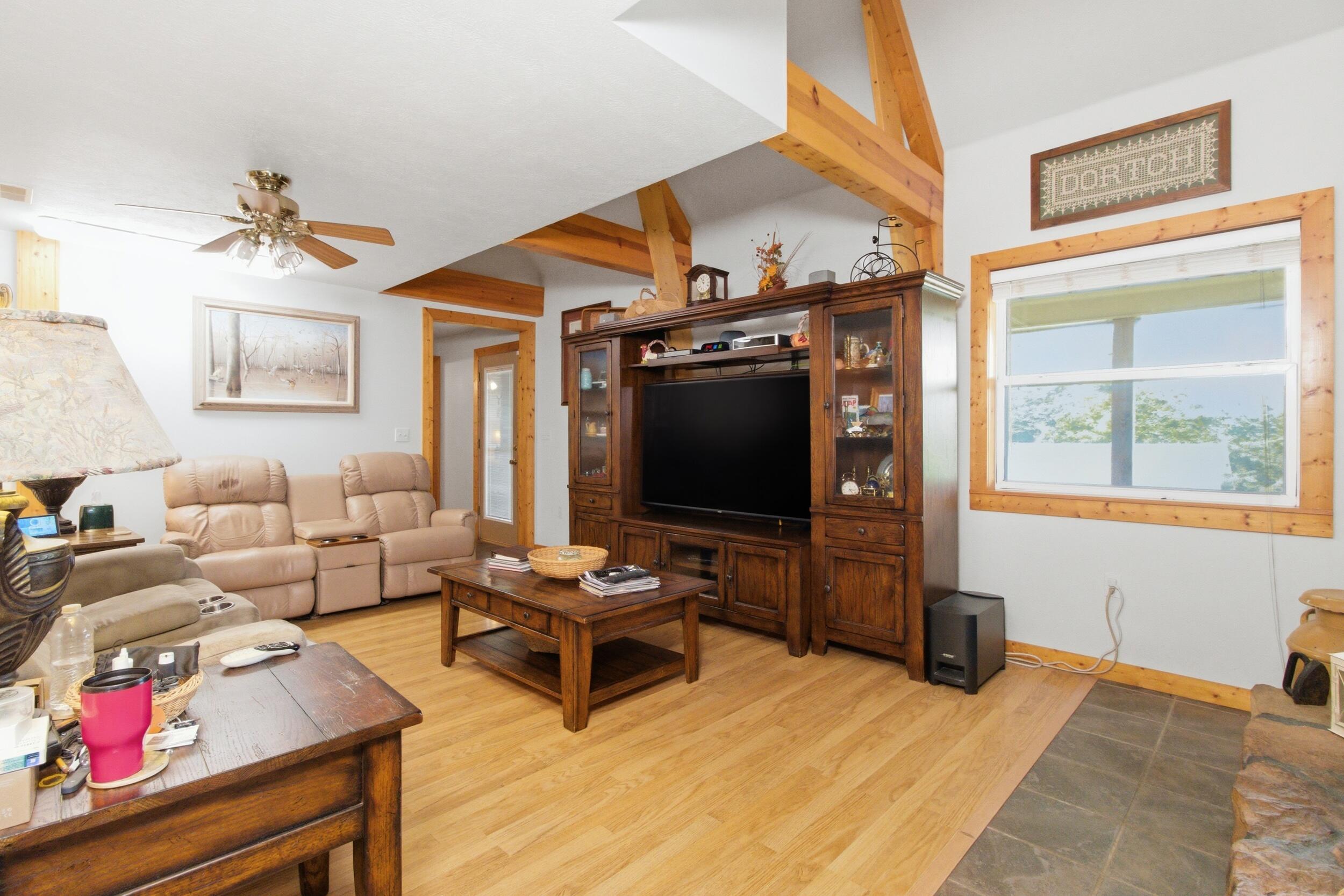 9723 Highway E Property Photo 10