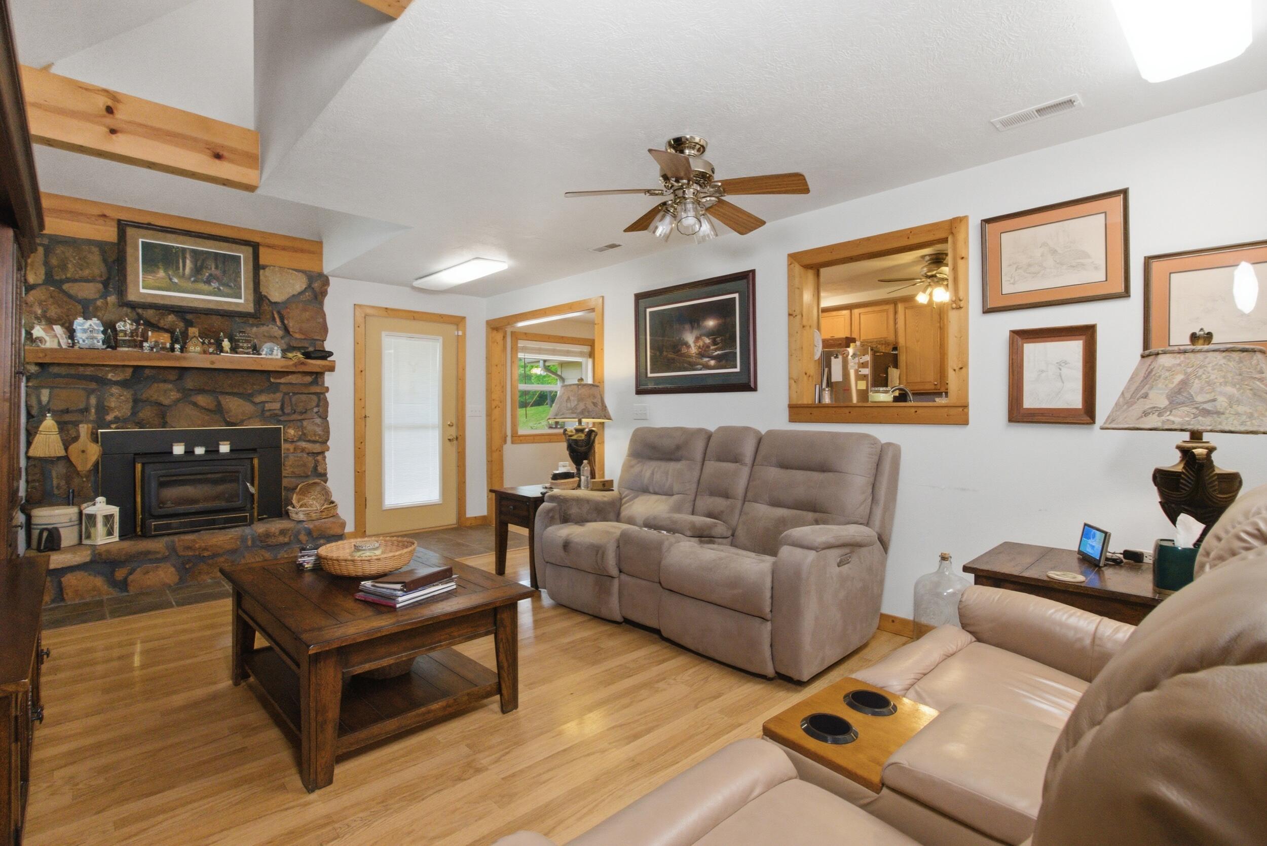 9723 Highway E Property Photo 11