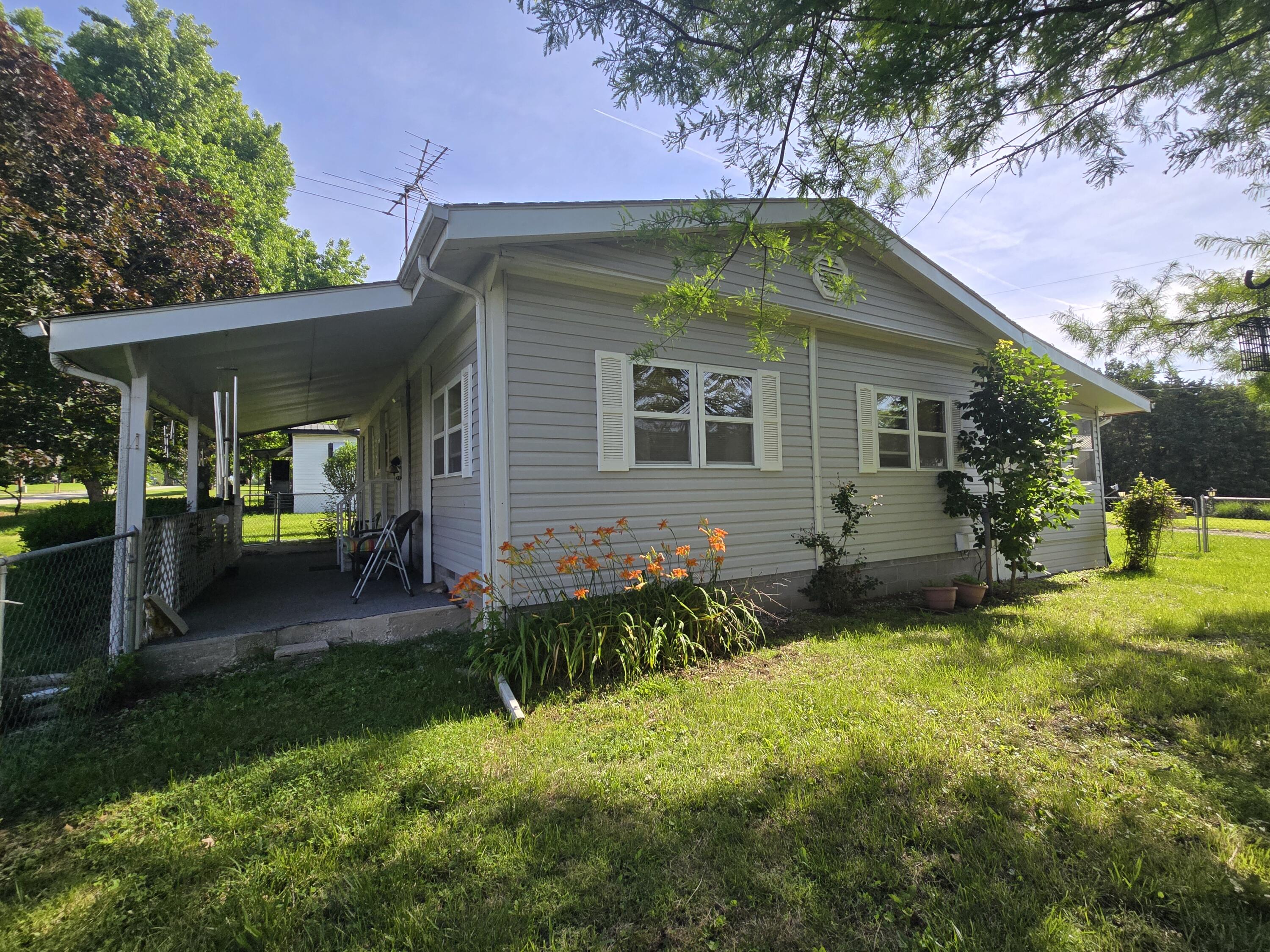 22225 County Road 271a Property Photo 5