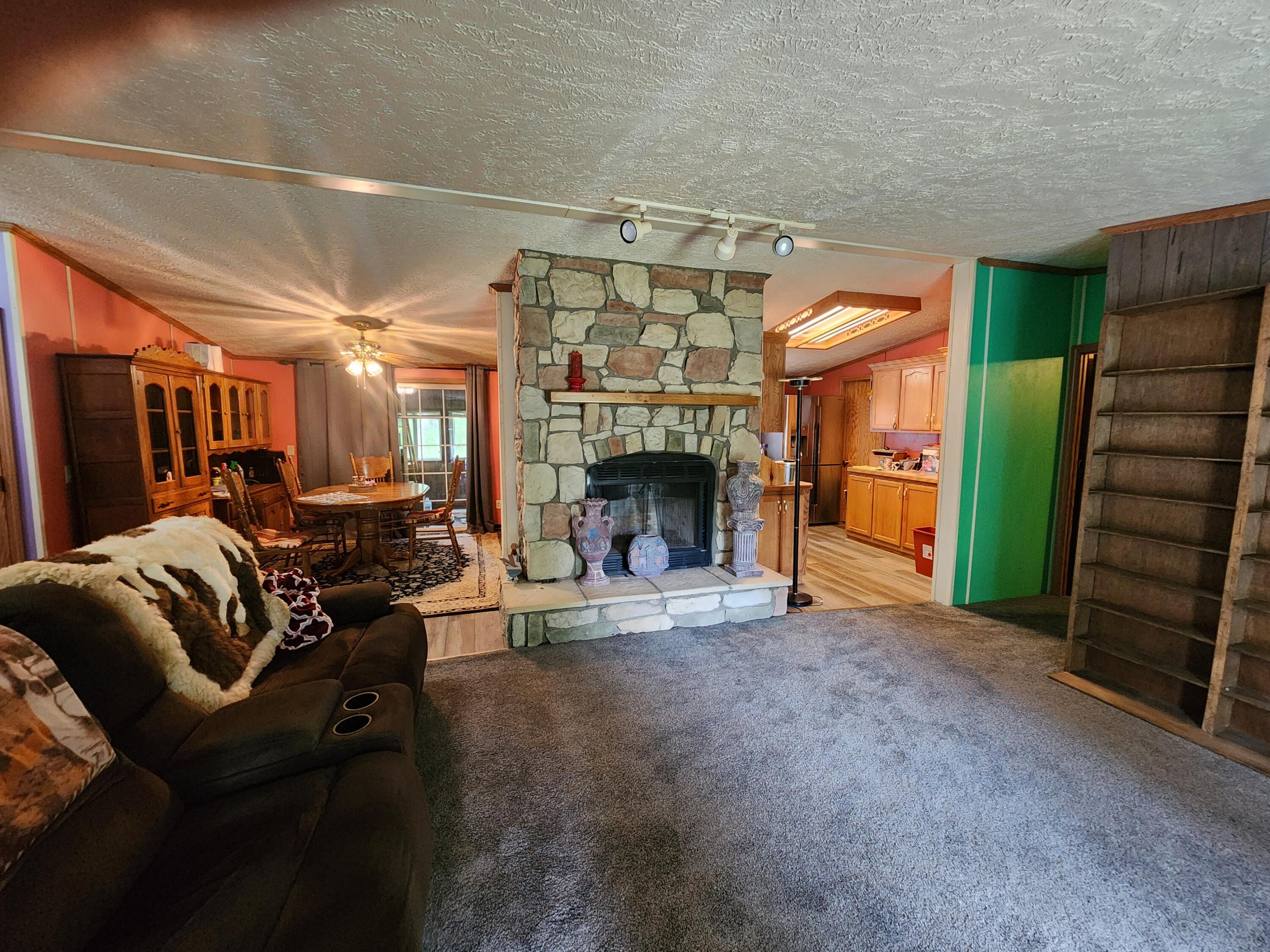 2282 Turnbo Road Property Photo 2