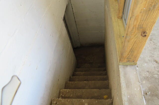 310 East Commercial Street Property Photo 4