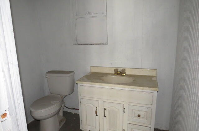 310 East Commercial Street Property Photo 6
