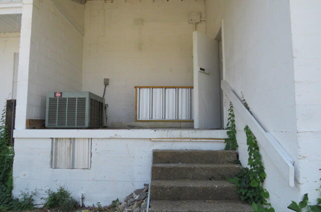 310 East Commercial Street Property Photo 7
