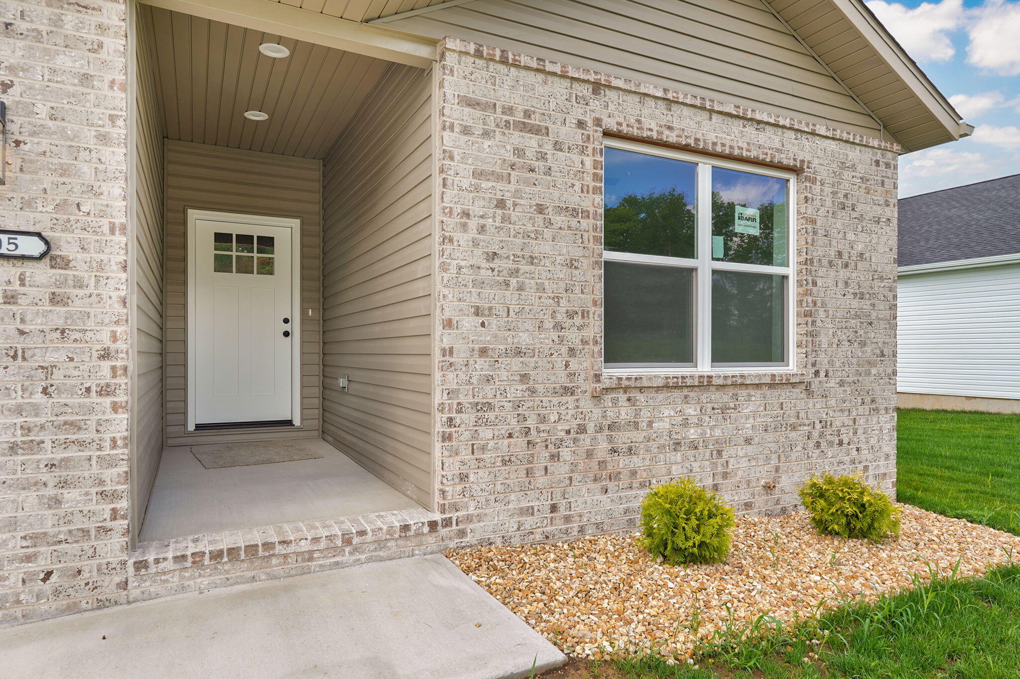 1005 West Jay Street Property Photo 4