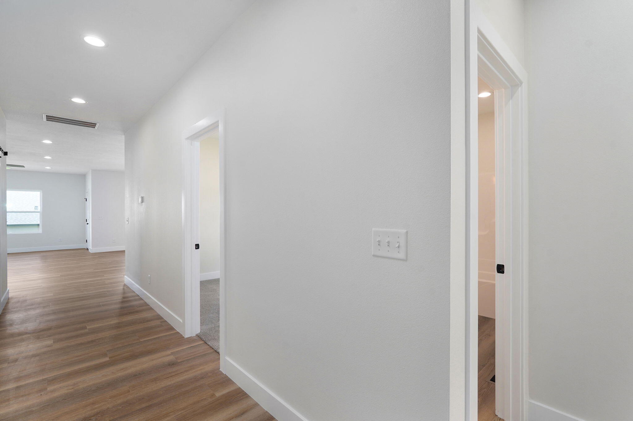 1005 West Jay Street Property Photo 5
