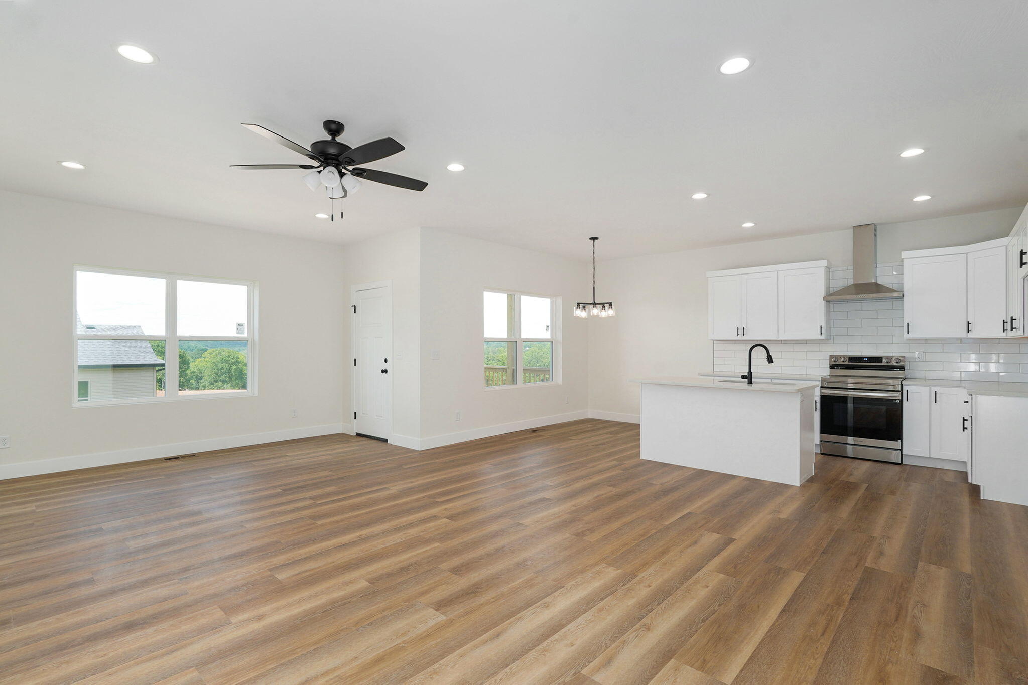 1005 West Jay Street Property Photo 7