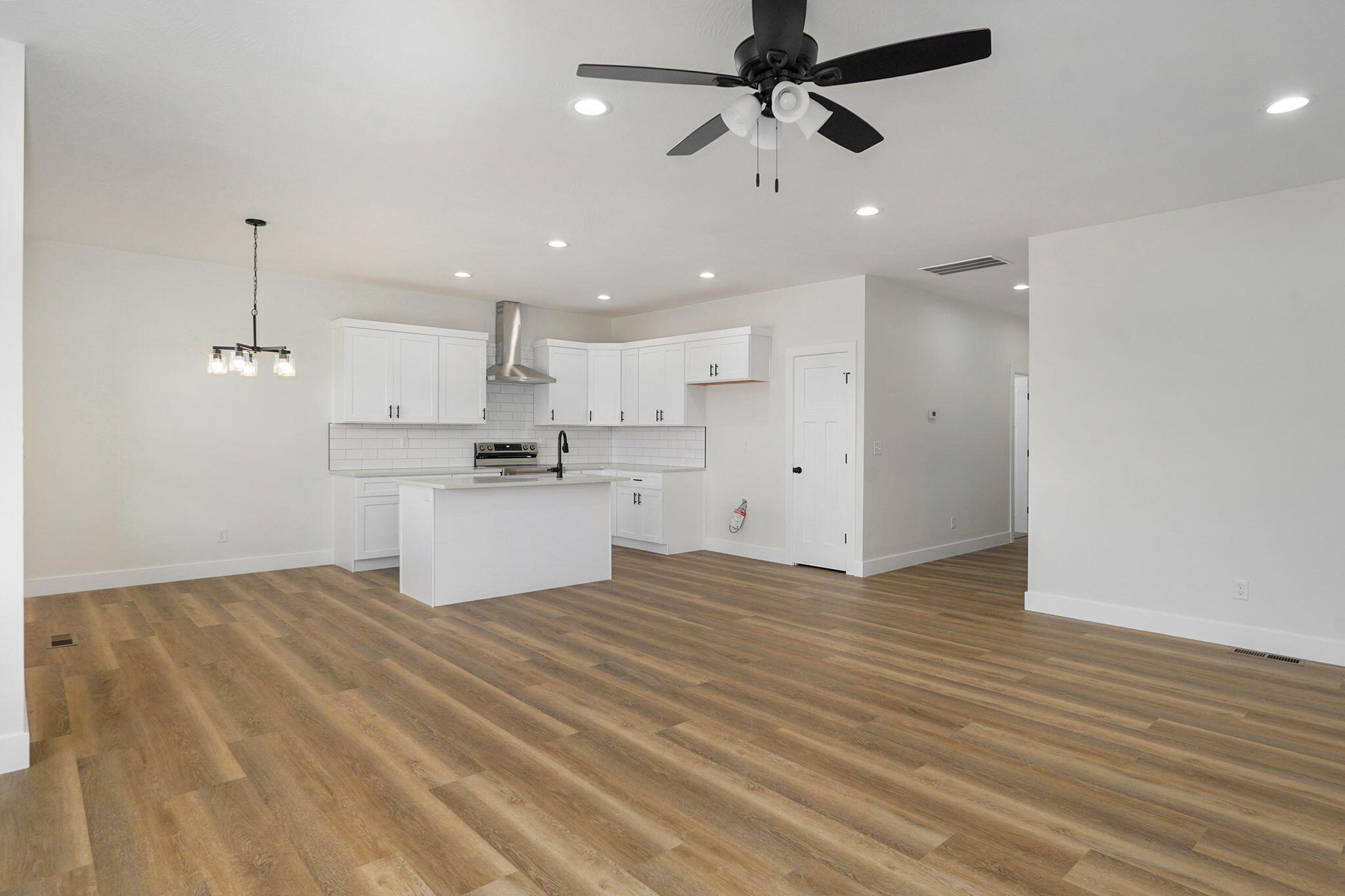 1005 West Jay Street Property Photo 8