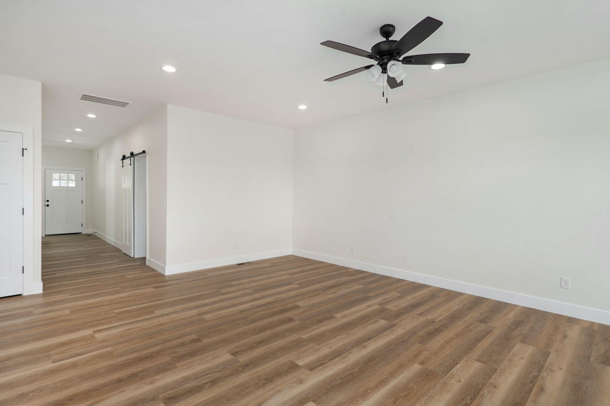 1005 West Jay Street Property Photo 9