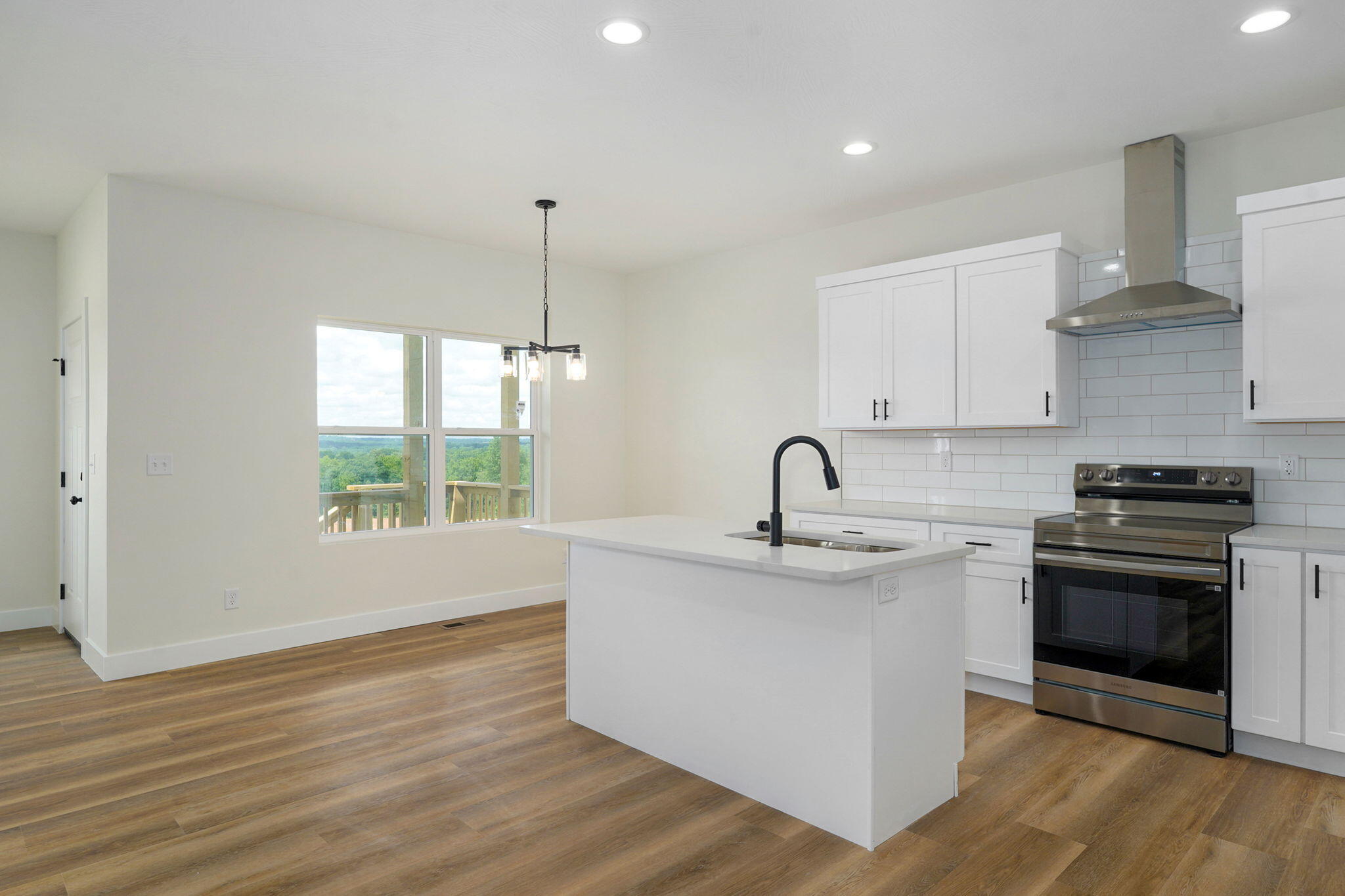 1005 West Jay Street Property Photo 11