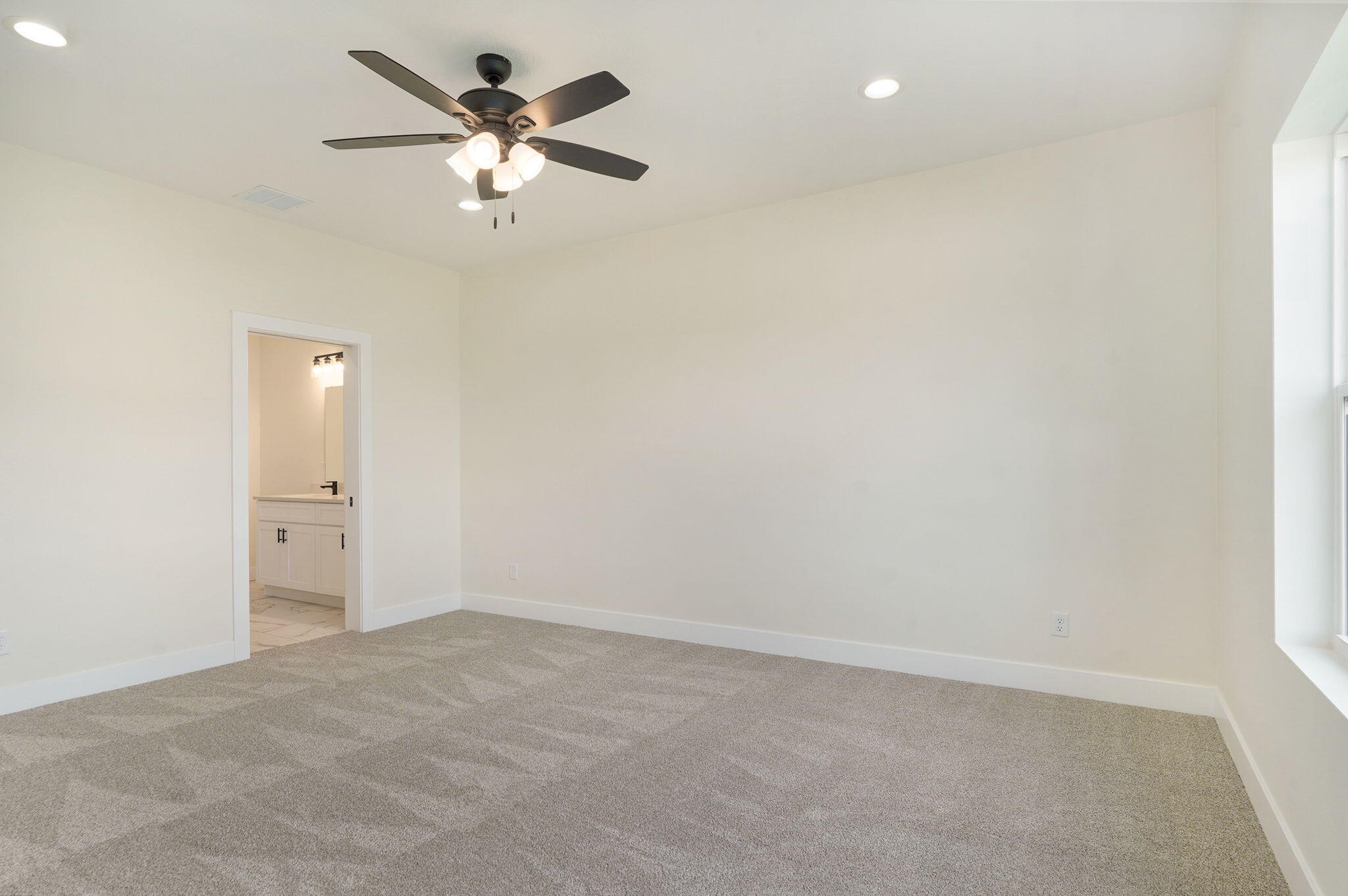 1005 West Jay Street Property Photo 15