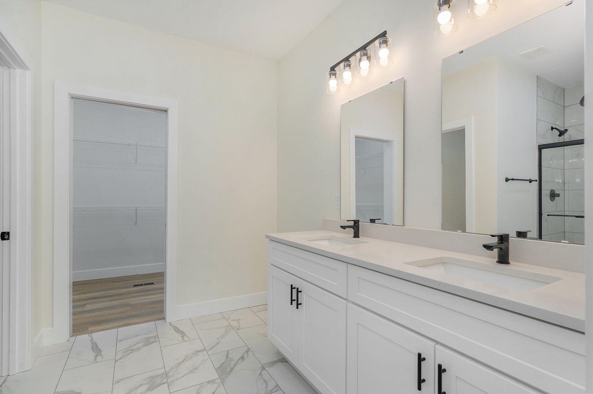 1005 West Jay Street Property Photo 17