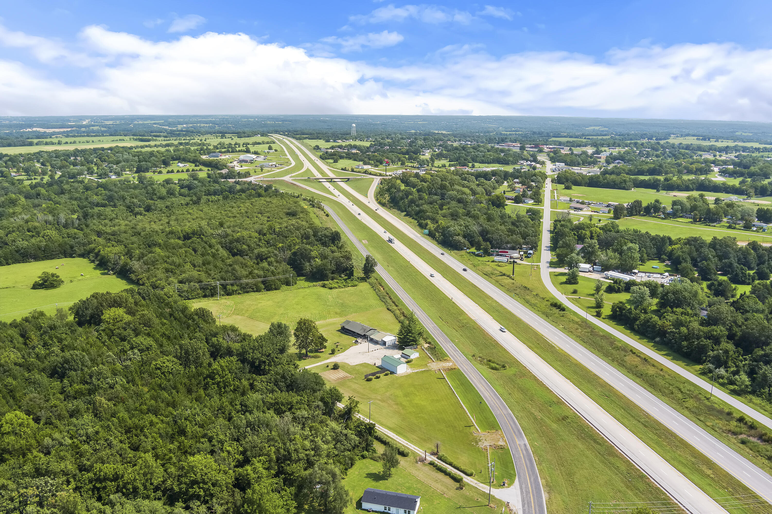 593 West Old Highway 65 Property Photo 2