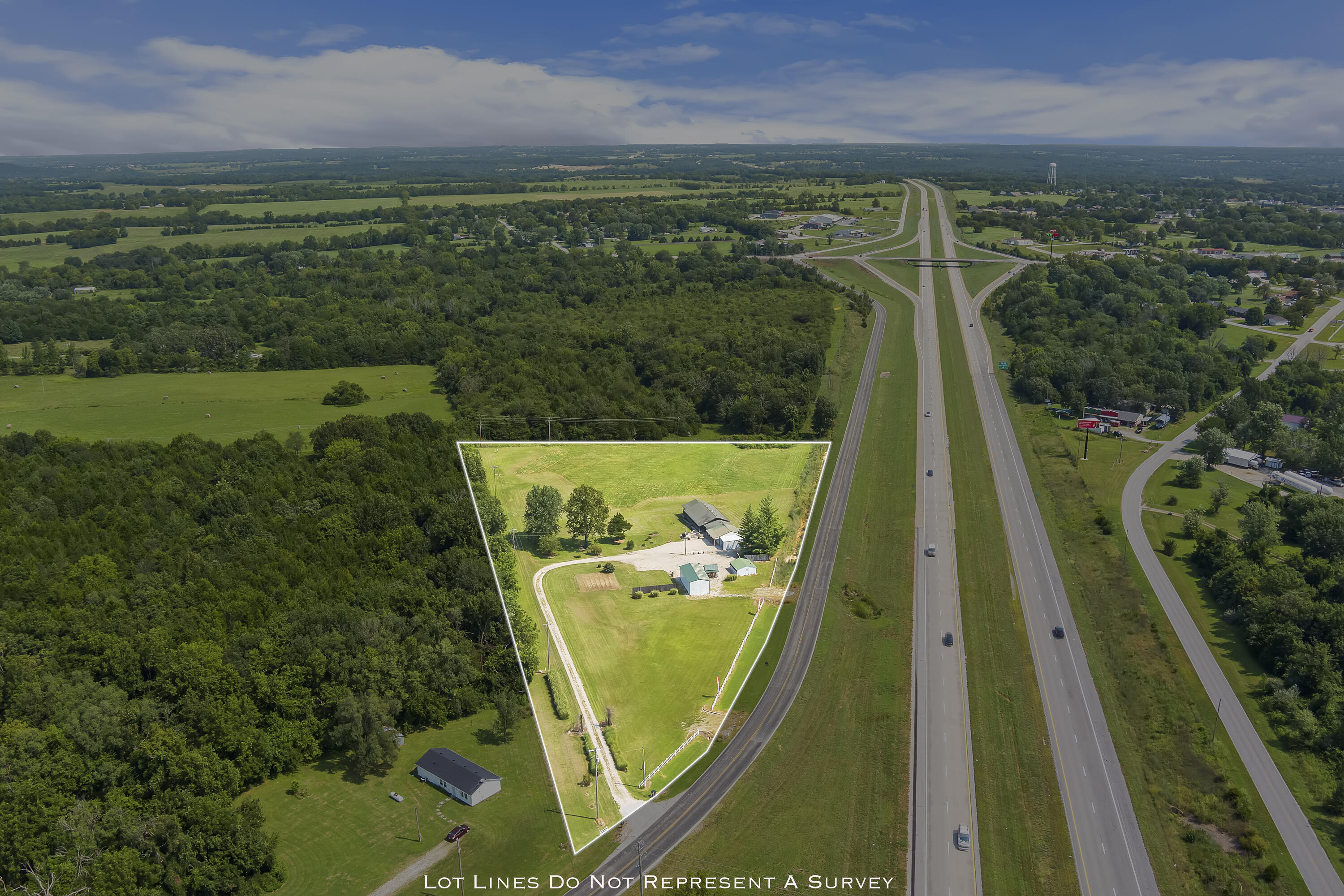 593 West Old Highway 65 Property Photo 3