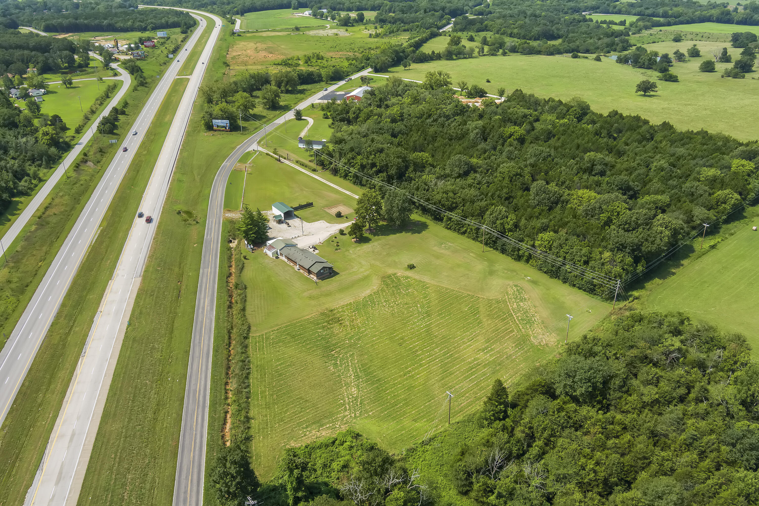 593 West Old Highway 65 Property Photo 4