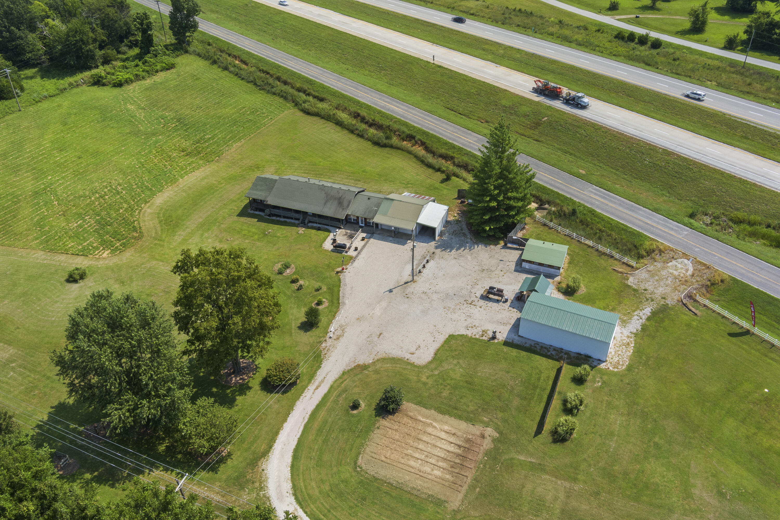 593 West Old Highway 65 Property Photo 5