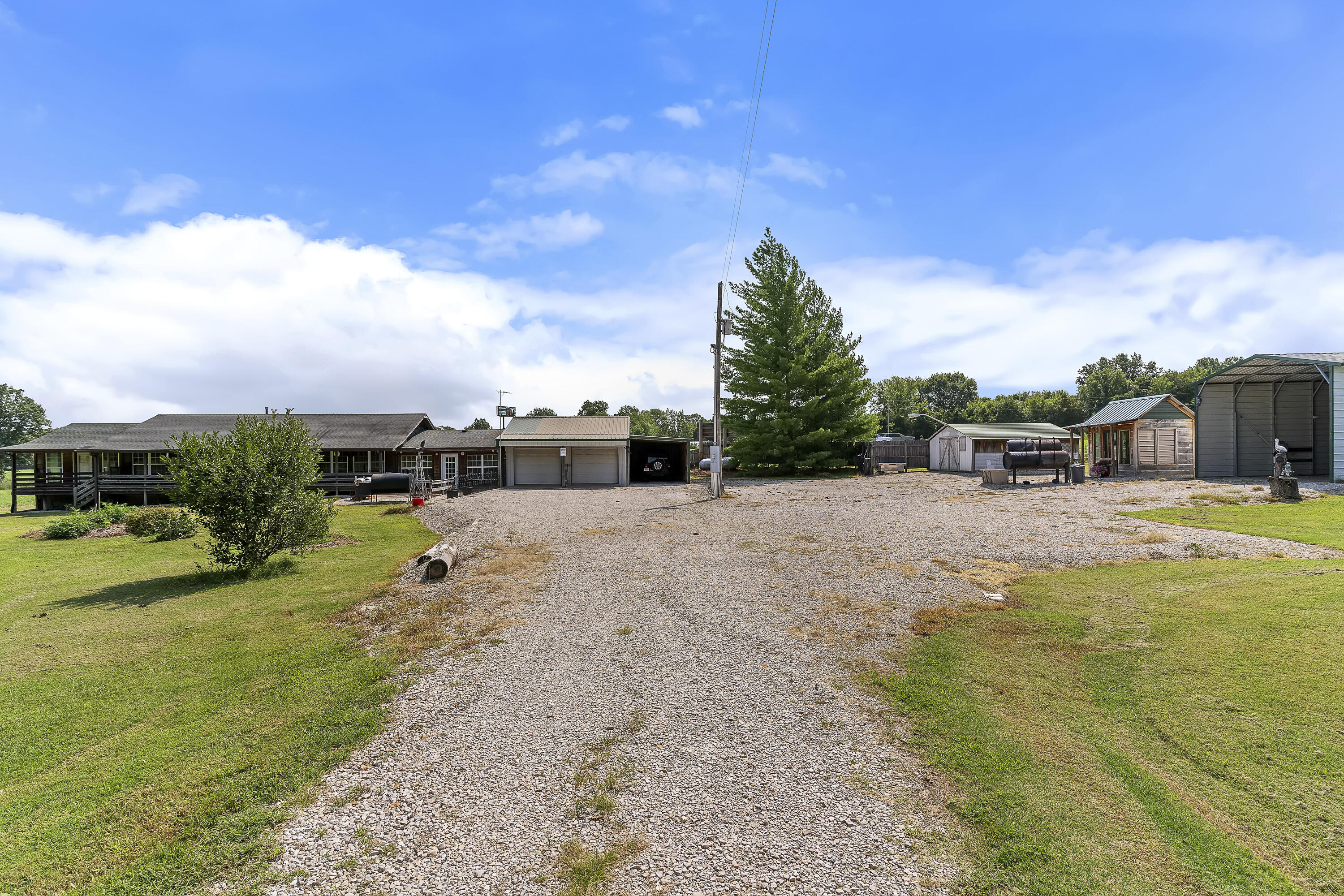 593 West Old Highway 65 Property Photo 11