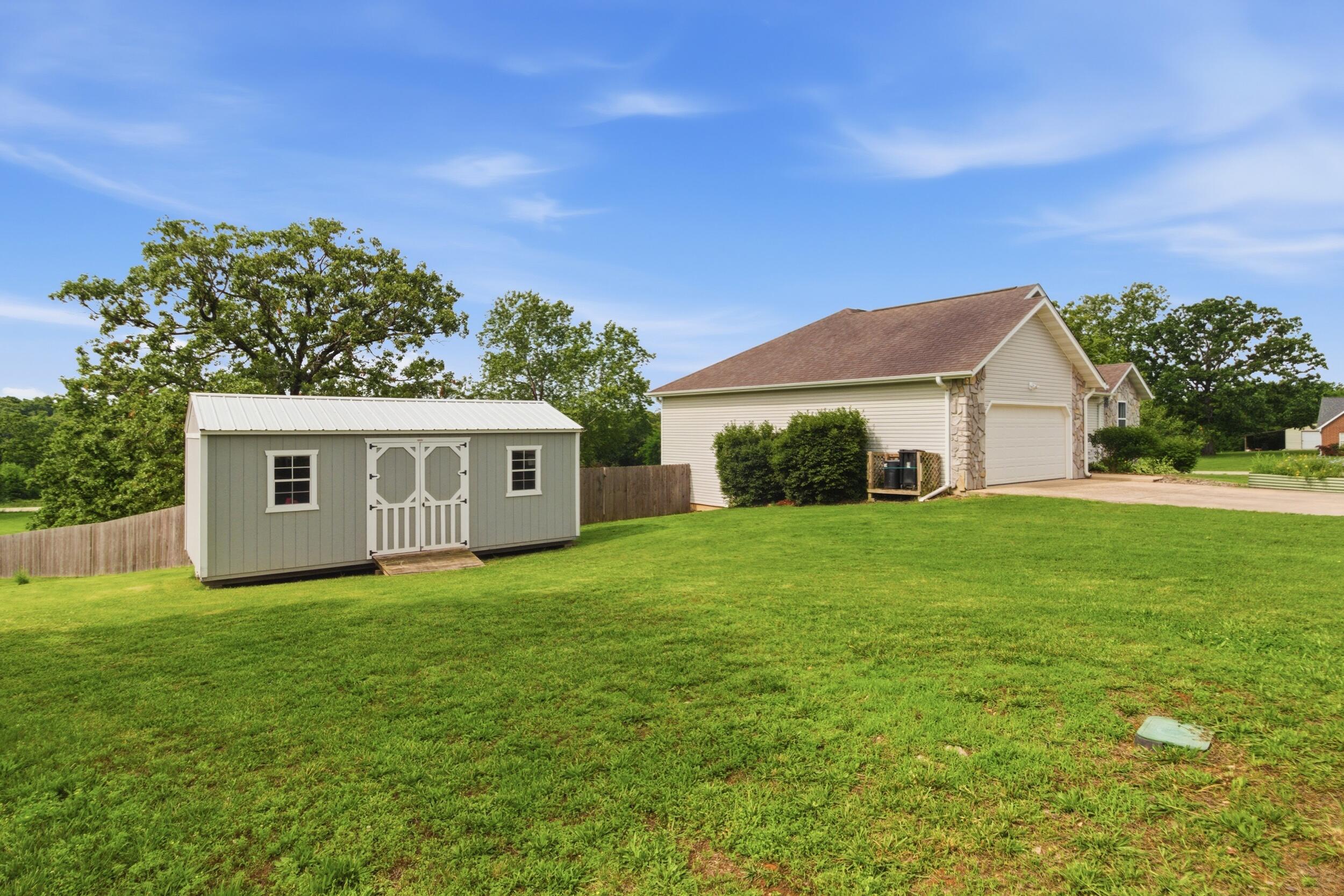 7650 Private Road 2453 Property Photo 3