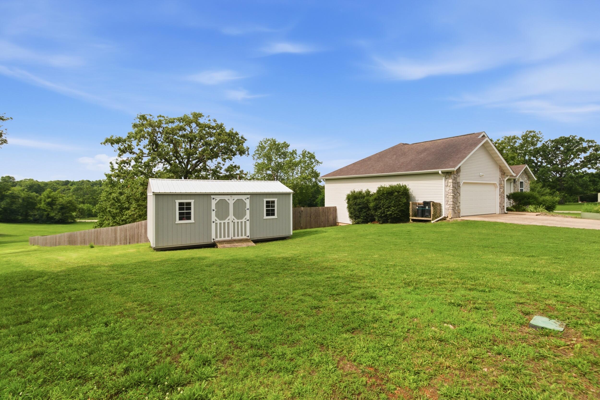 7650 Private Road 2453 Property Photo 4