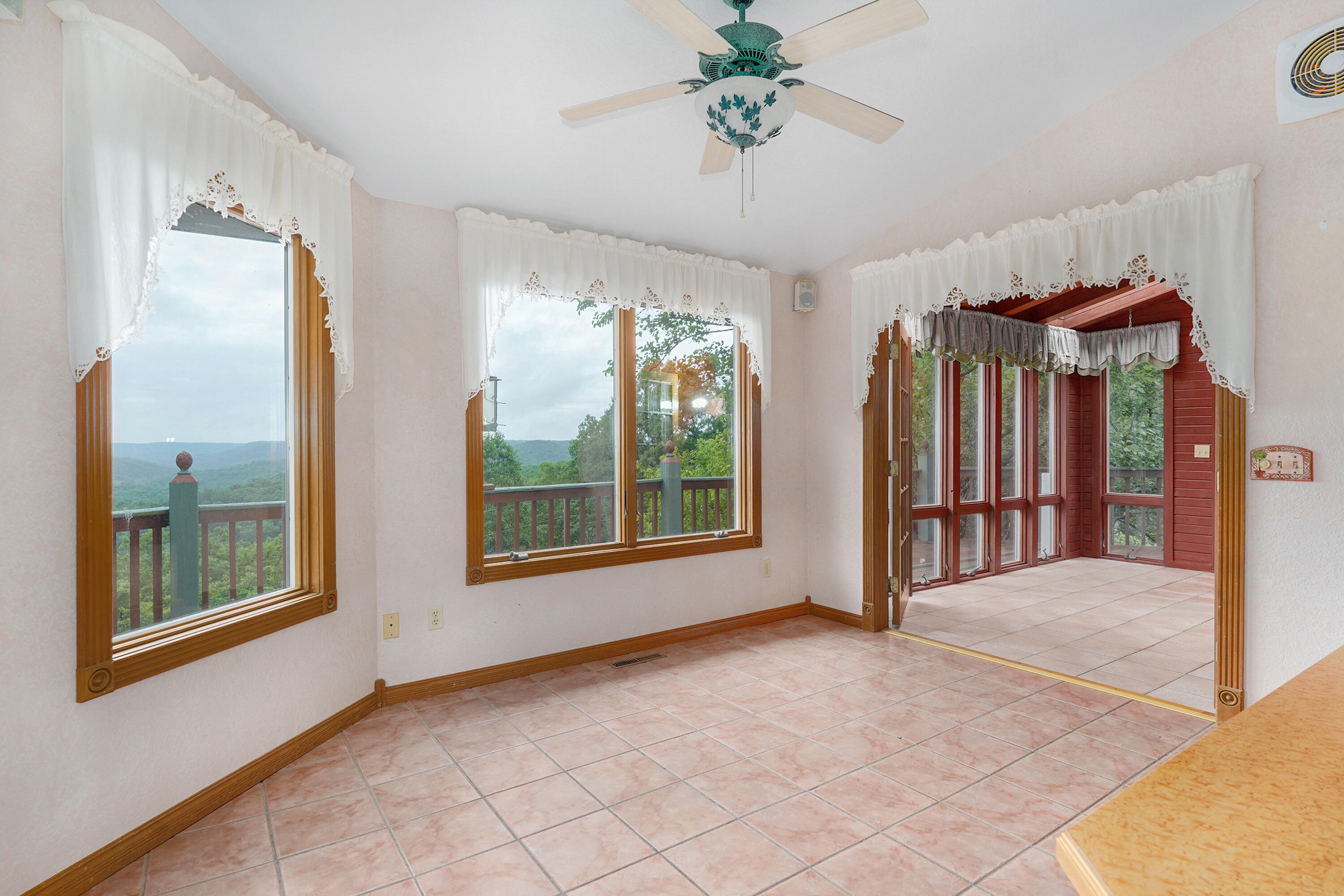 1908 Center Road Property Photo 8