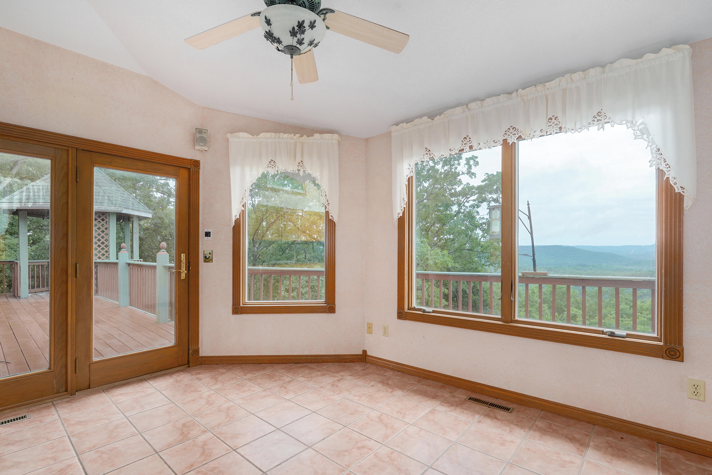 1908 Center Road Property Photo 31