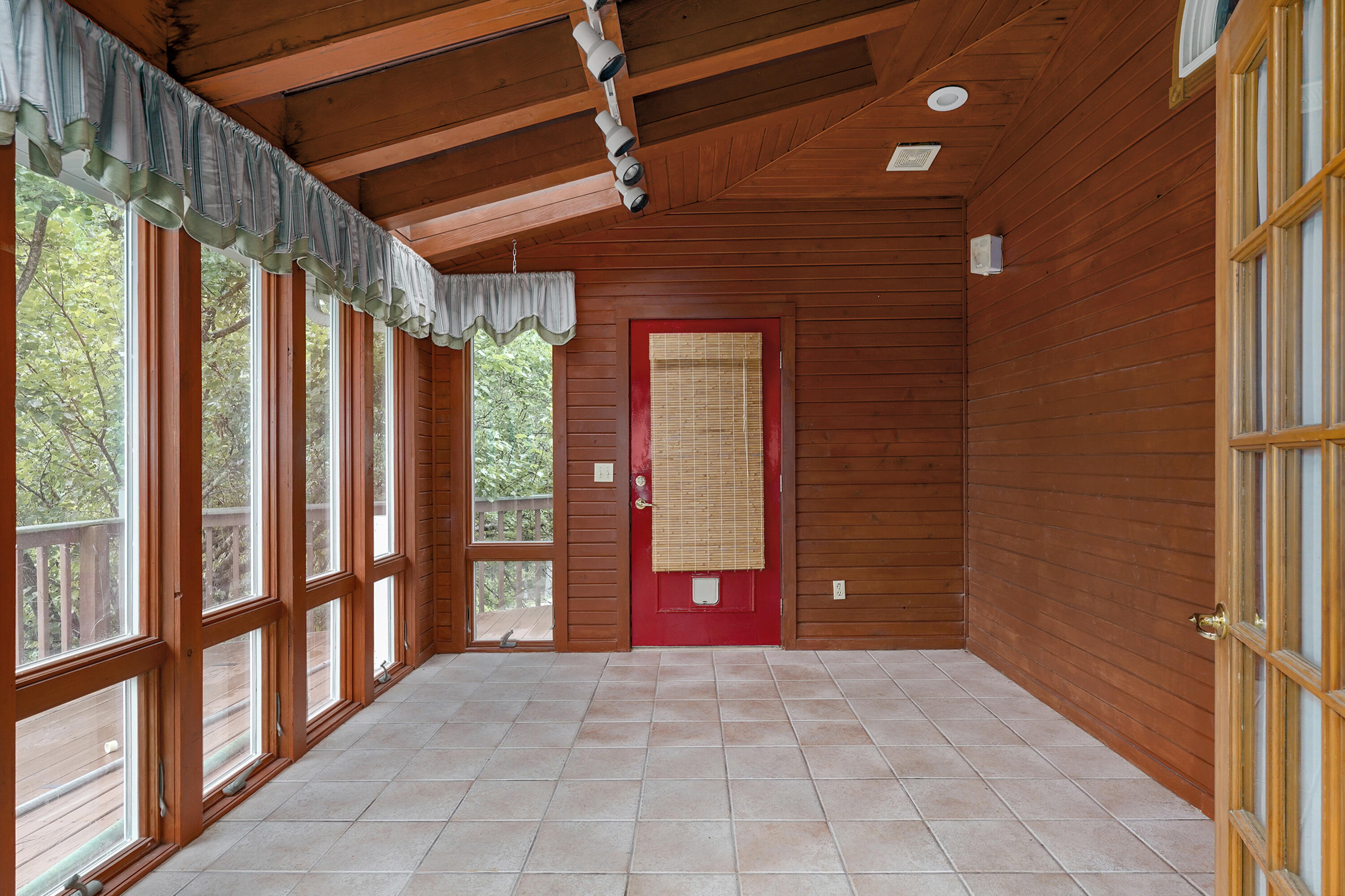 1908 Center Road Property Photo 32