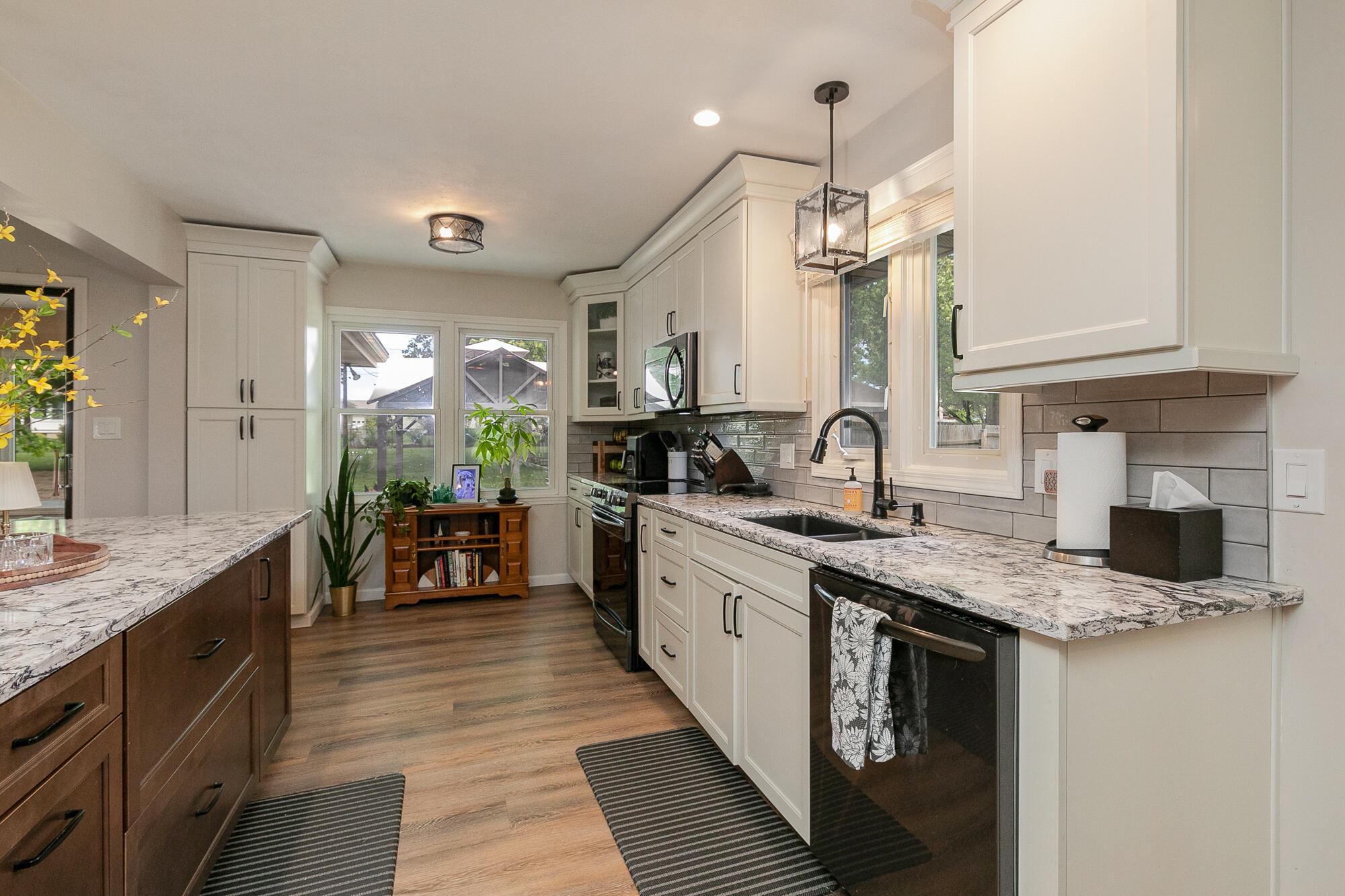 4845 South Ash Avenue Property Photo 4